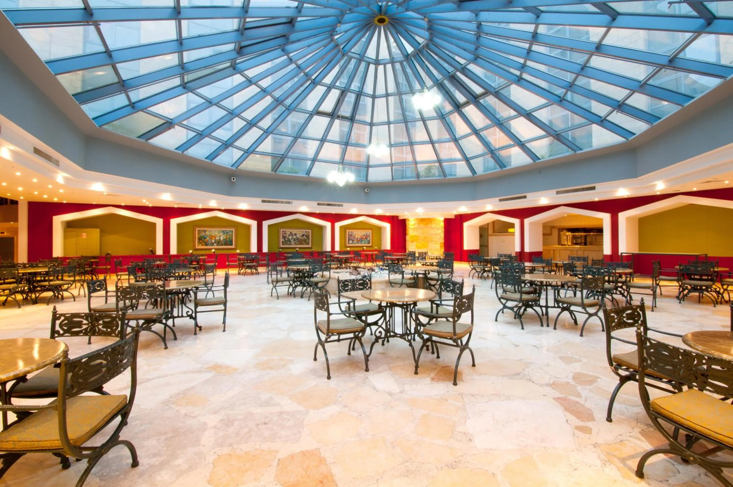 Restaurant/places to eat in Leonardo Hotel Jerusalem