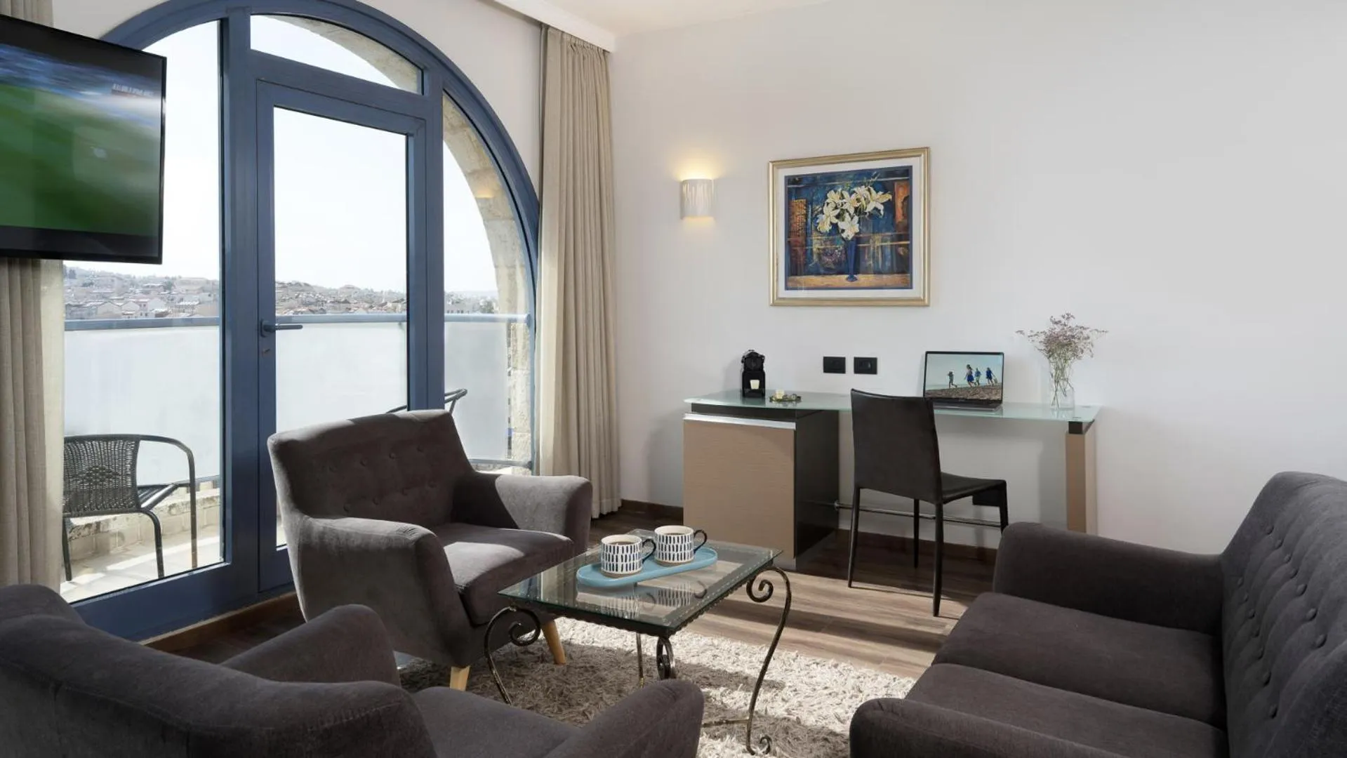 Living room in Leonardo Hotel Jerusalem