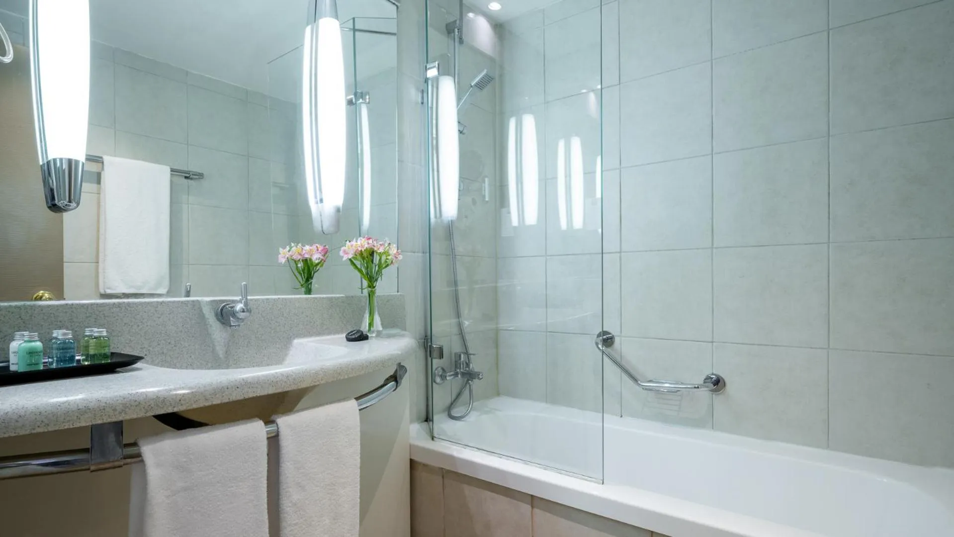 Bathroom in Leonardo Hotel Jerusalem