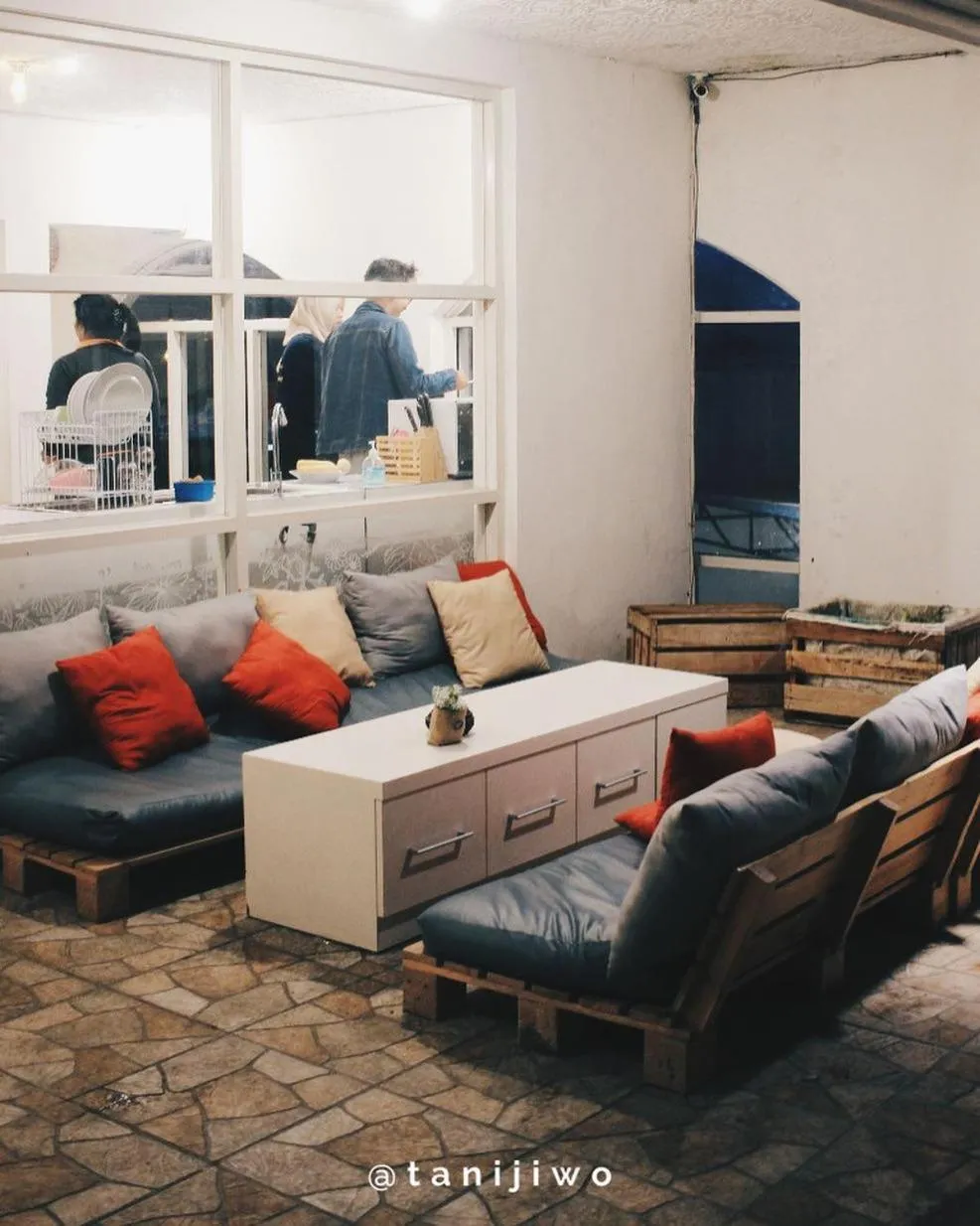 People in Tani Jiwo Hostel