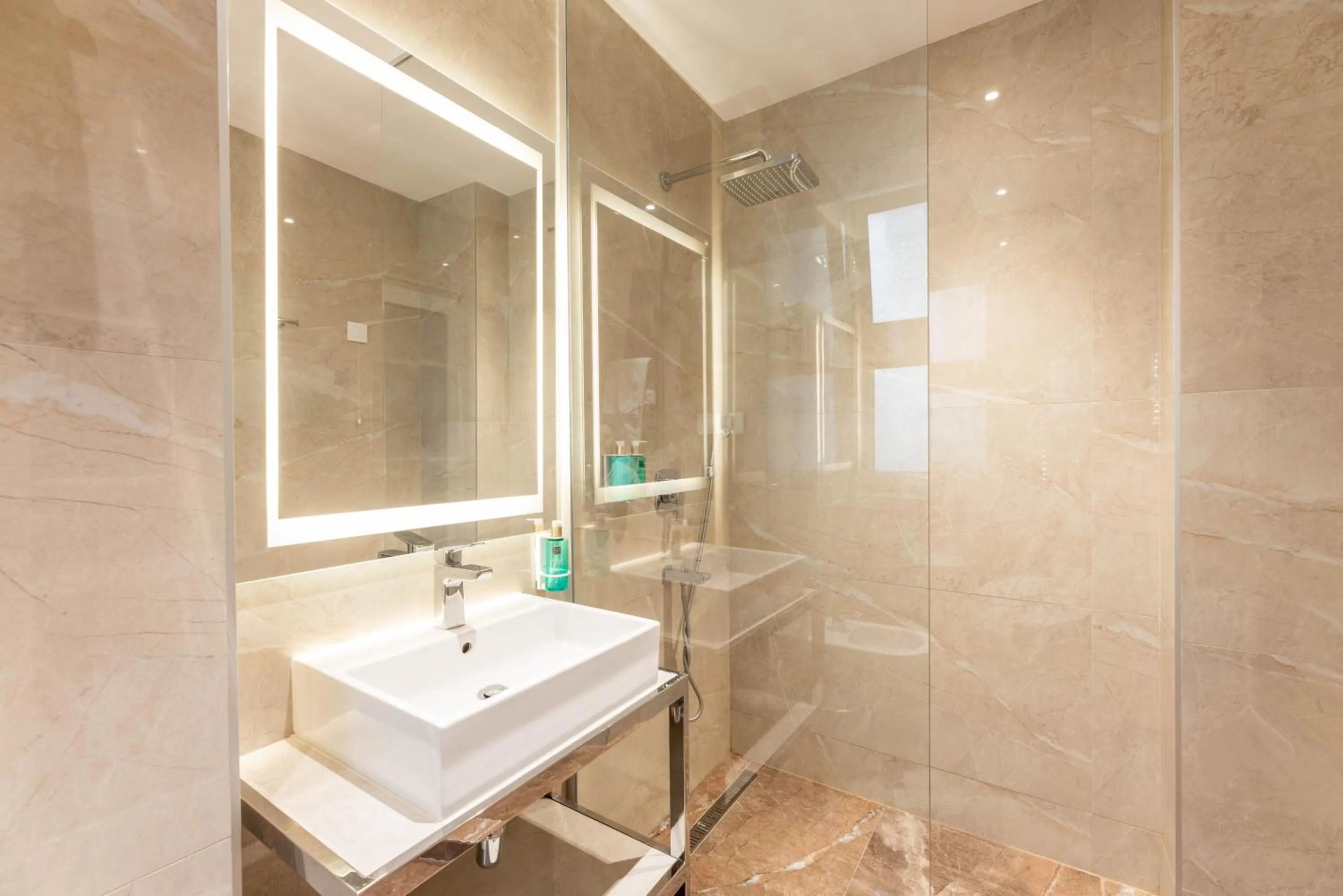 Shower in Hotel Majestic