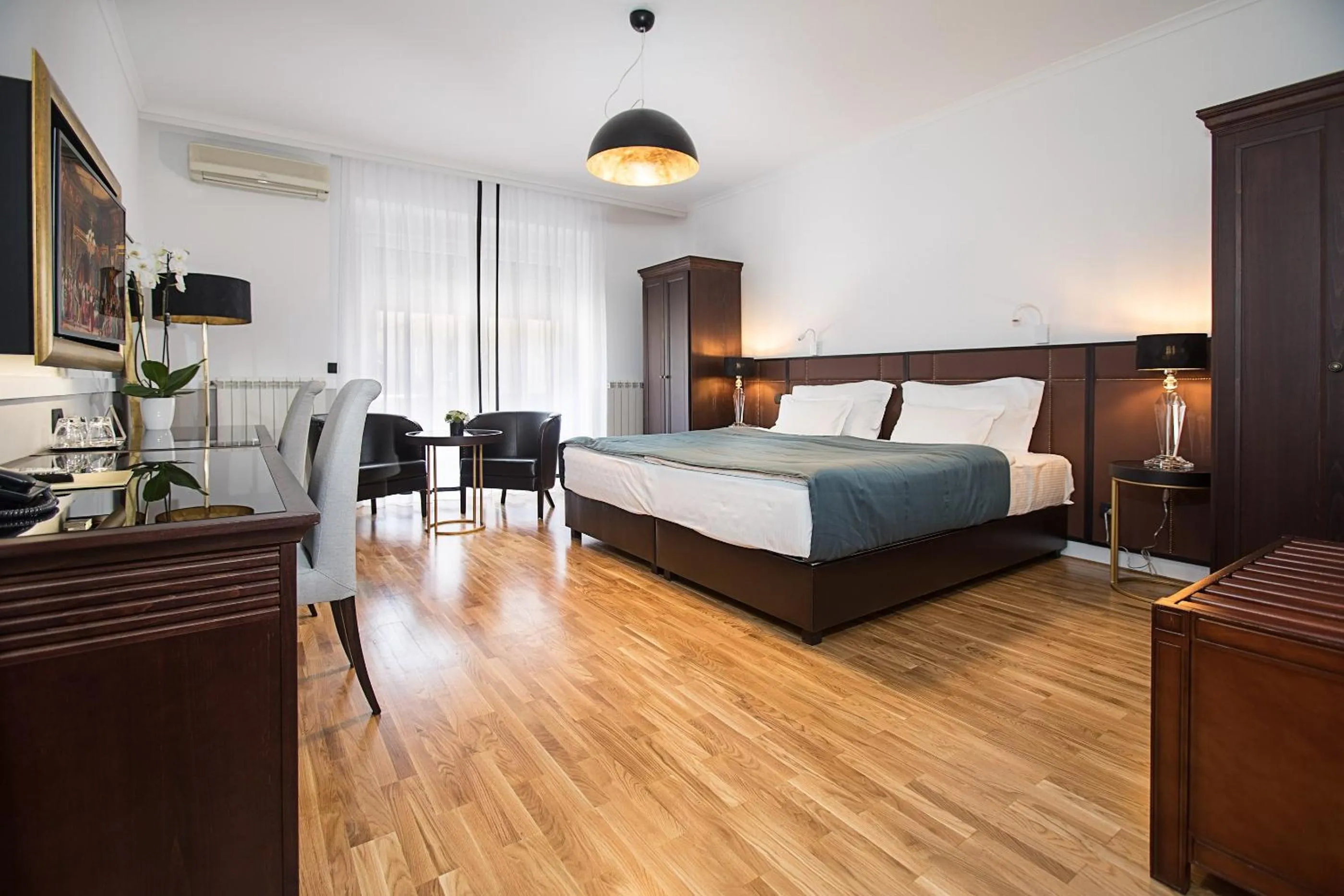 Balcony/Terrace, Bed in Hotel Majestic