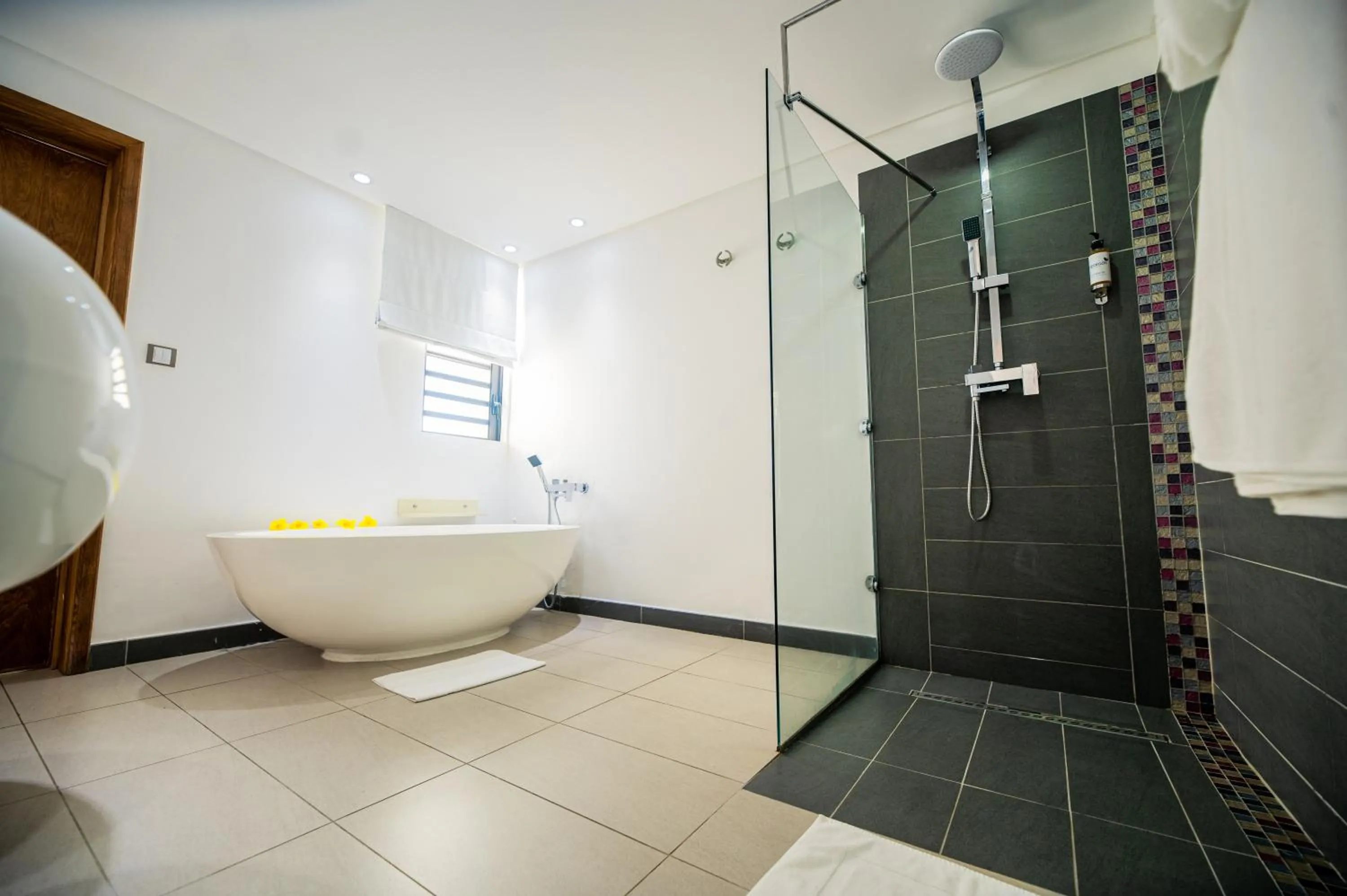 Shower in Toparadis Guest House