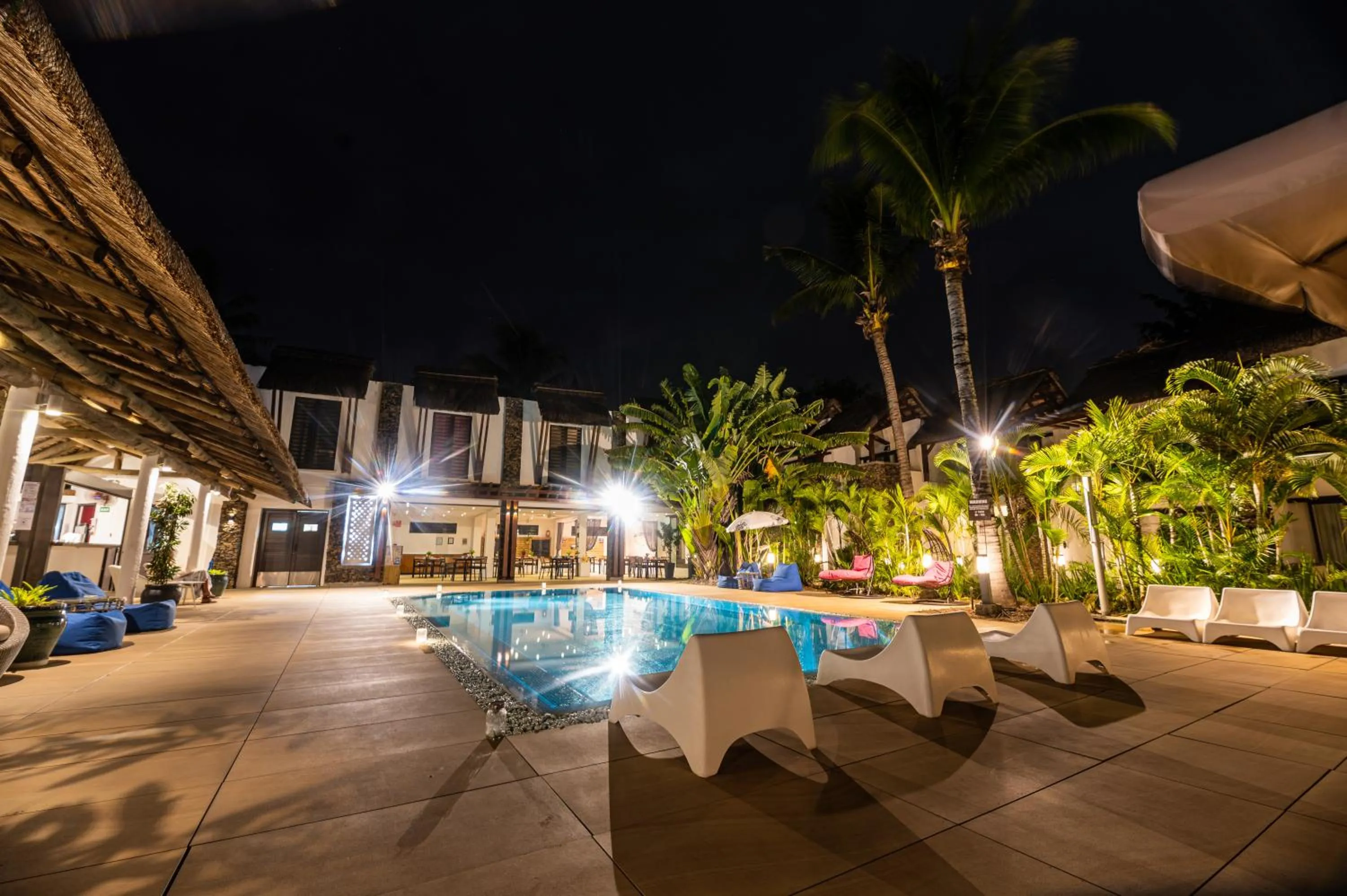 Swimming pool in Toparadis Guest House