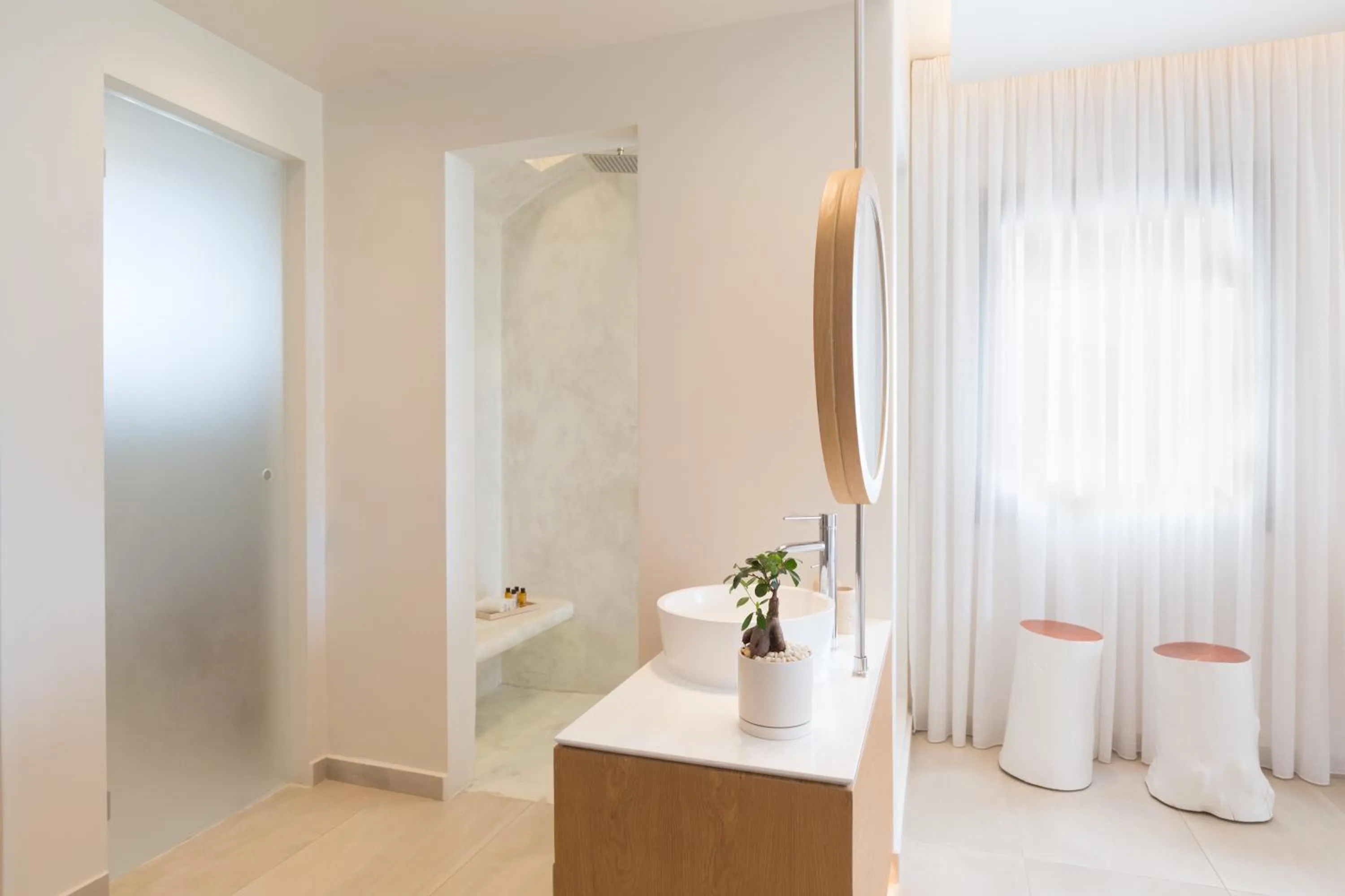 Bathroom in 18 Grapes Hotel