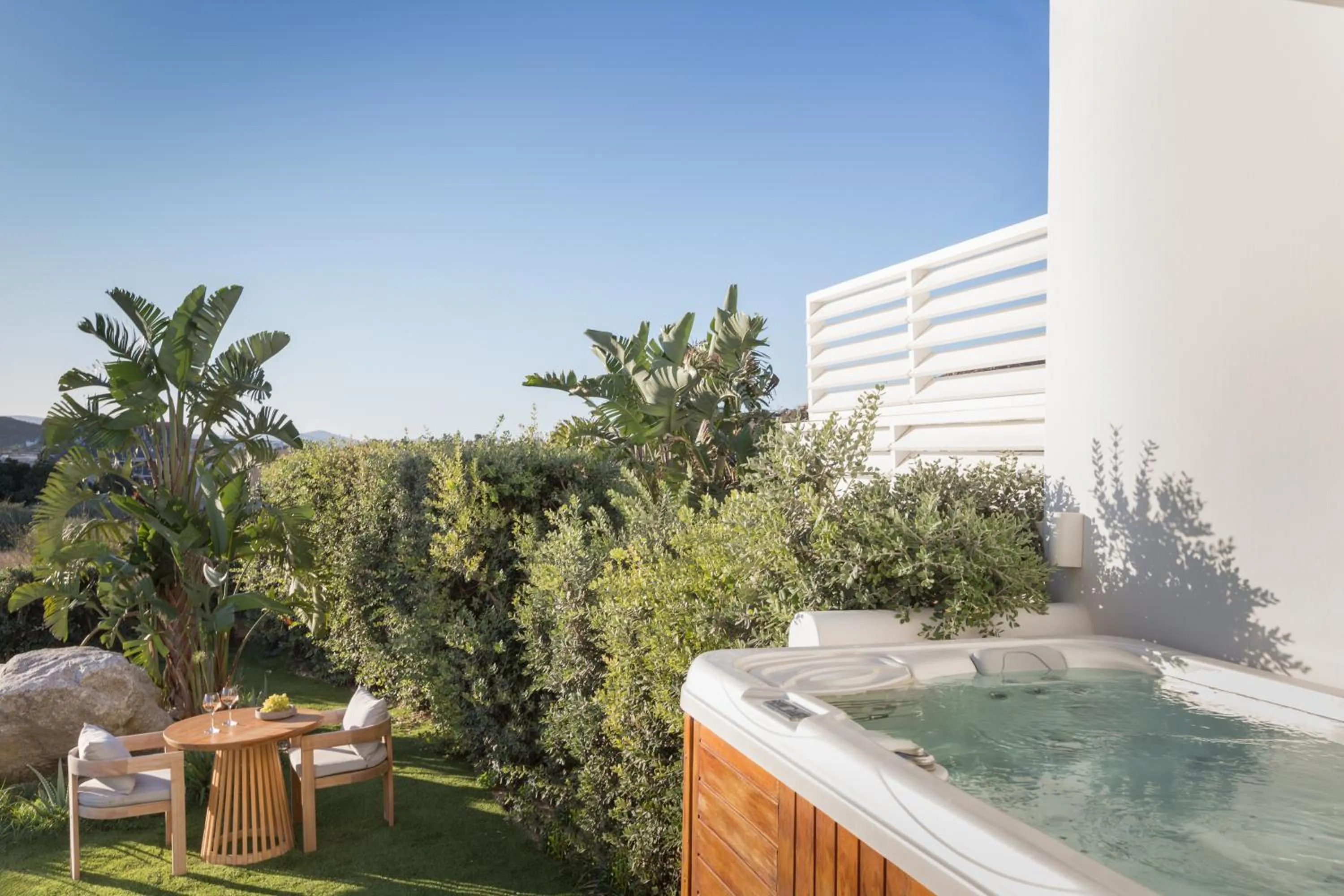 Hot Tub in 18 Grapes Hotel