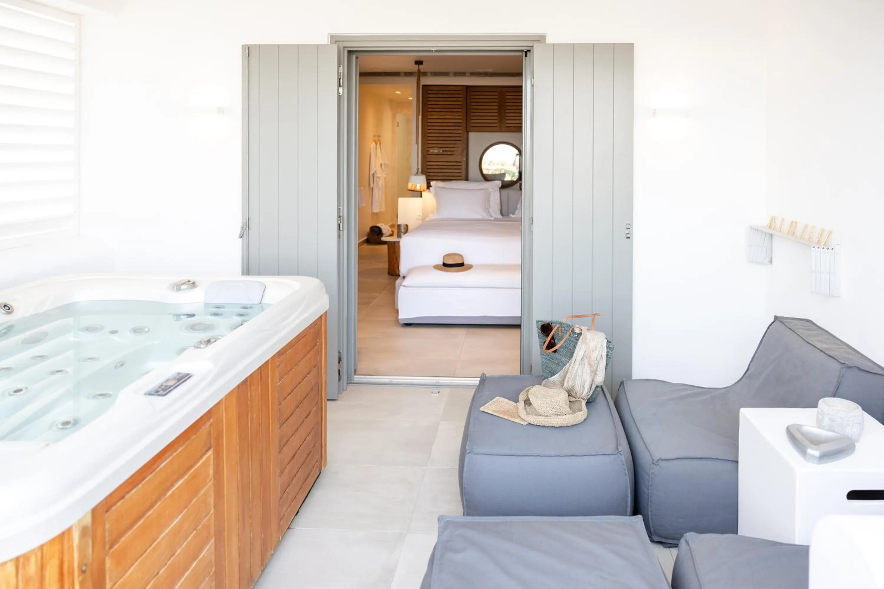 Hot Tub in 18 Grapes Hotel