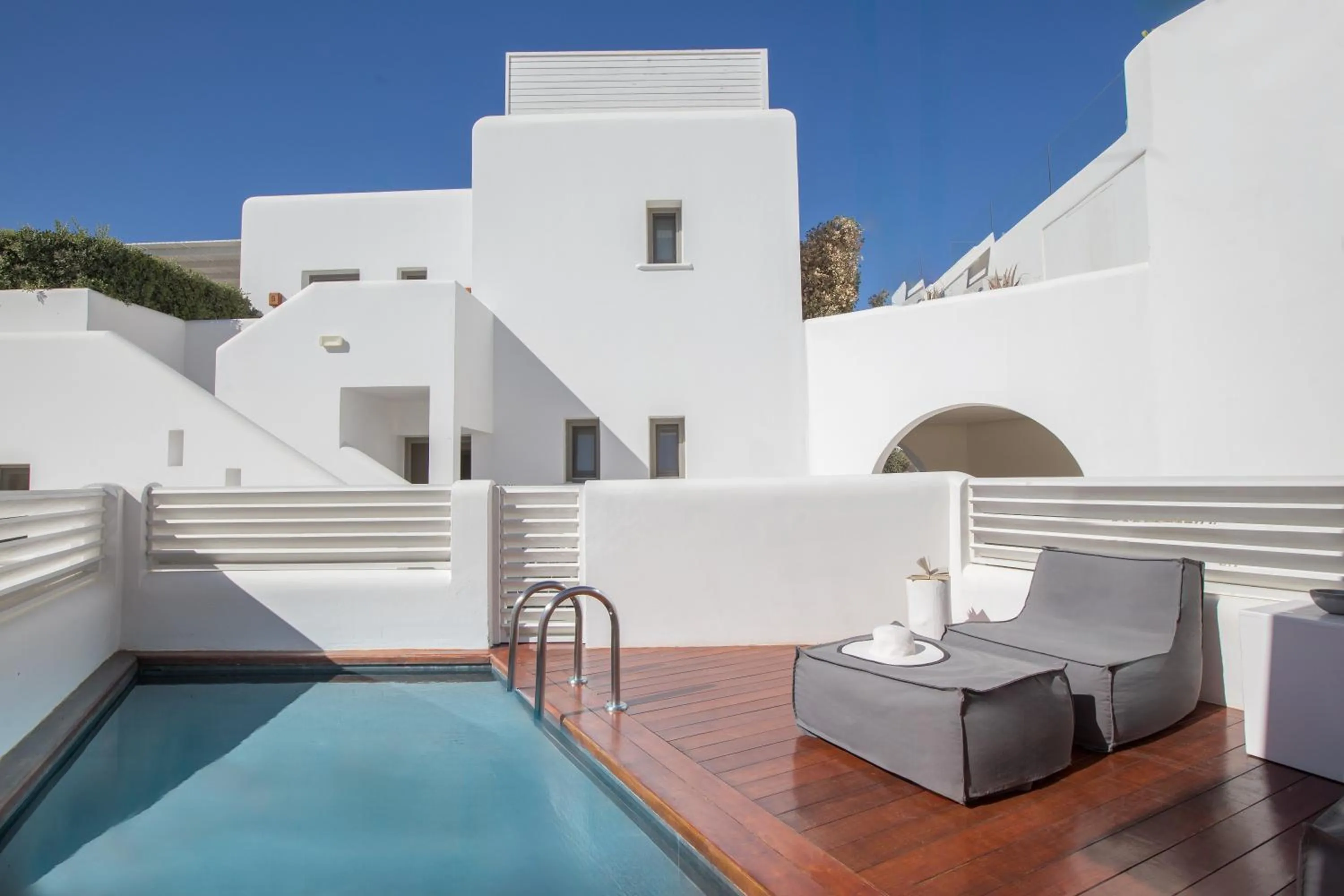 Swimming pool in 18 Grapes Hotel