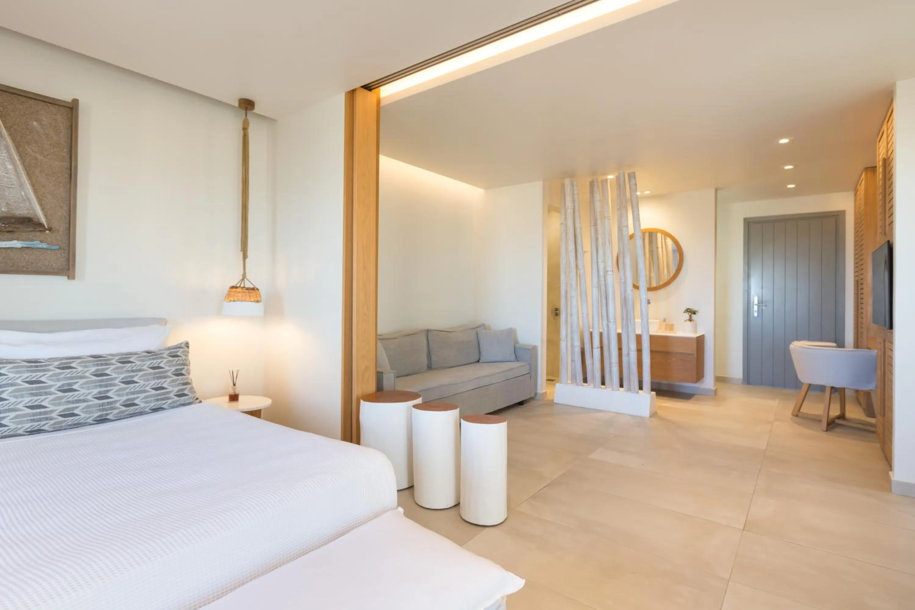 Photo of the whole room, Bed in 18 Grapes Hotel