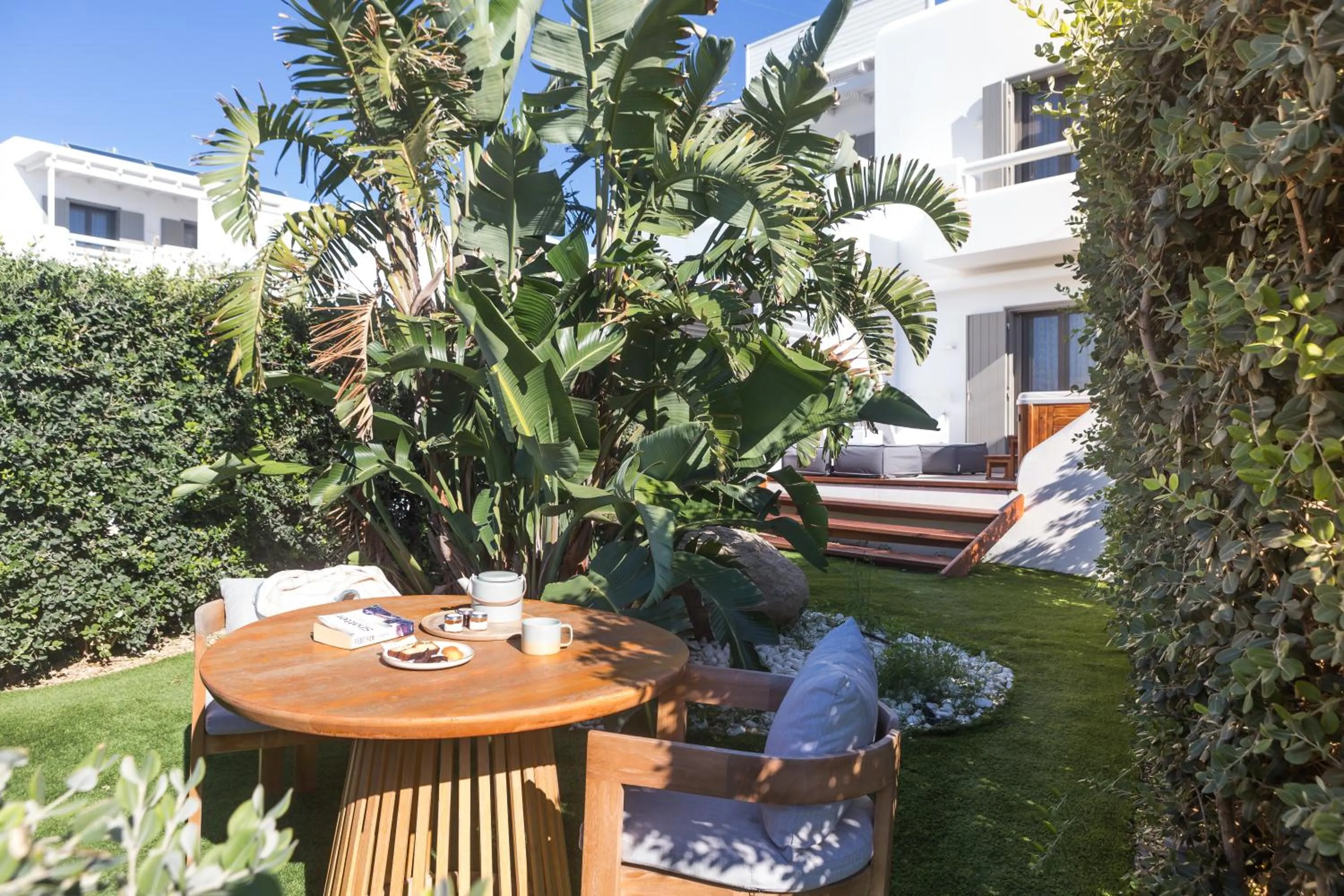 Garden in 18 Grapes Hotel