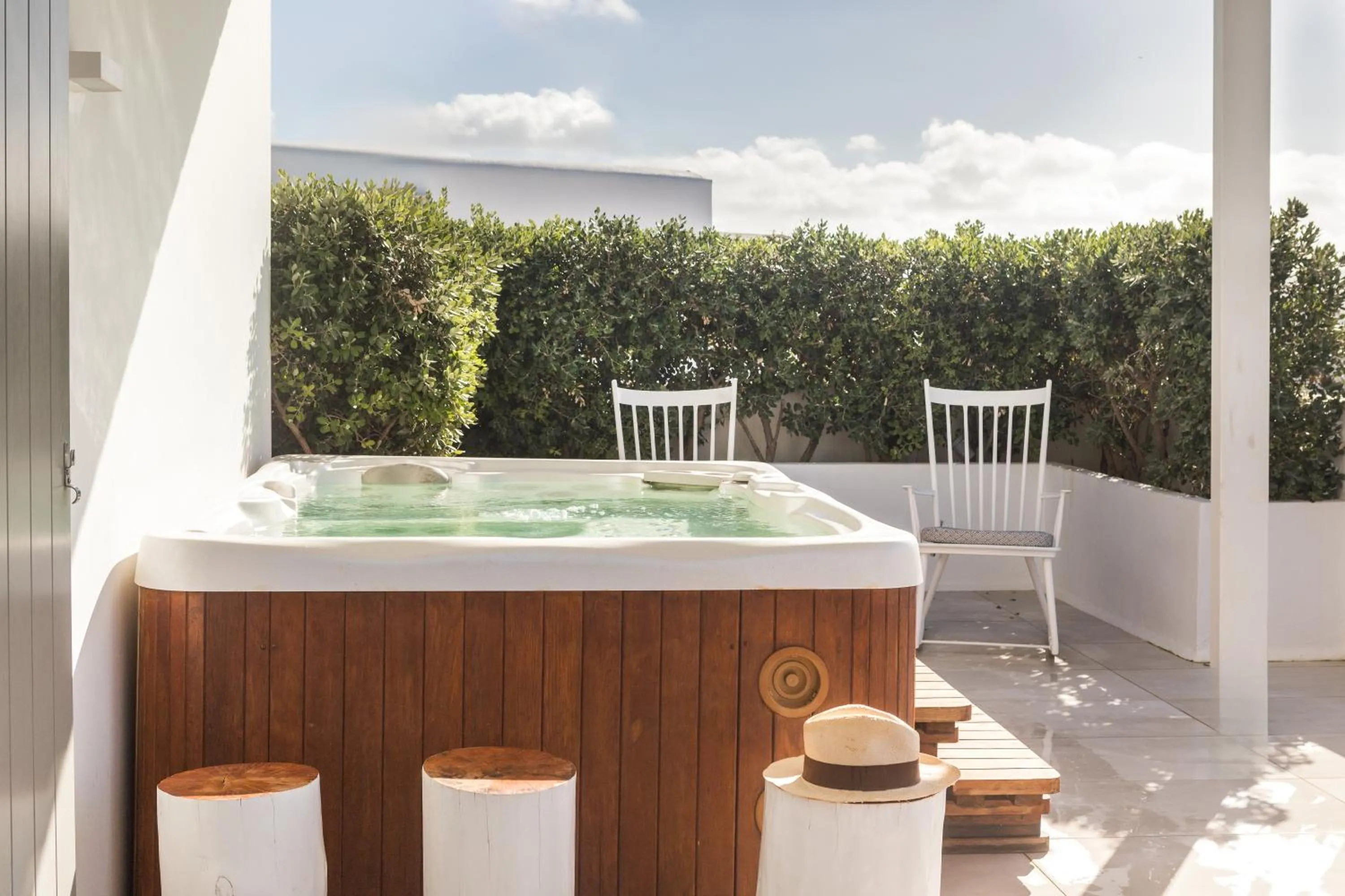 Hot Tub in 18 Grapes Hotel