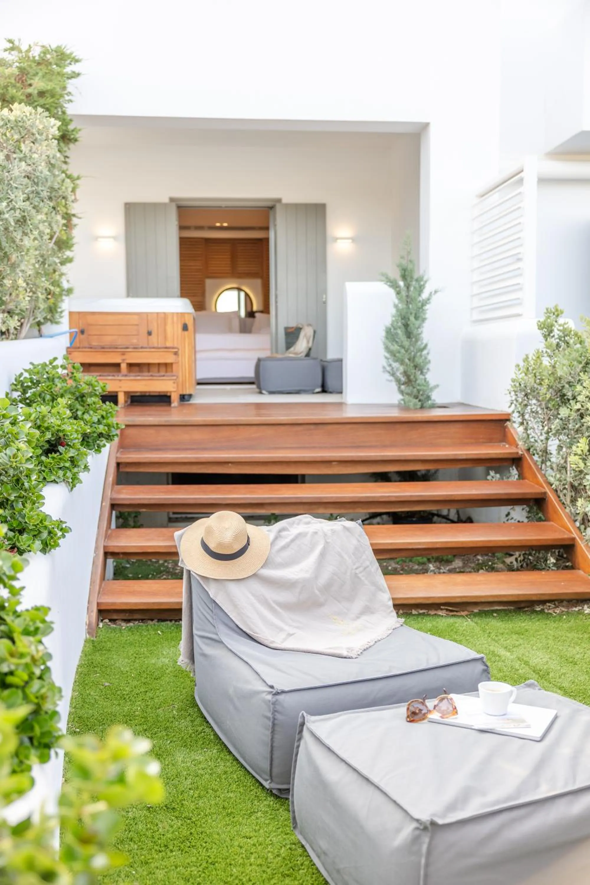 Garden in 18 Grapes Hotel