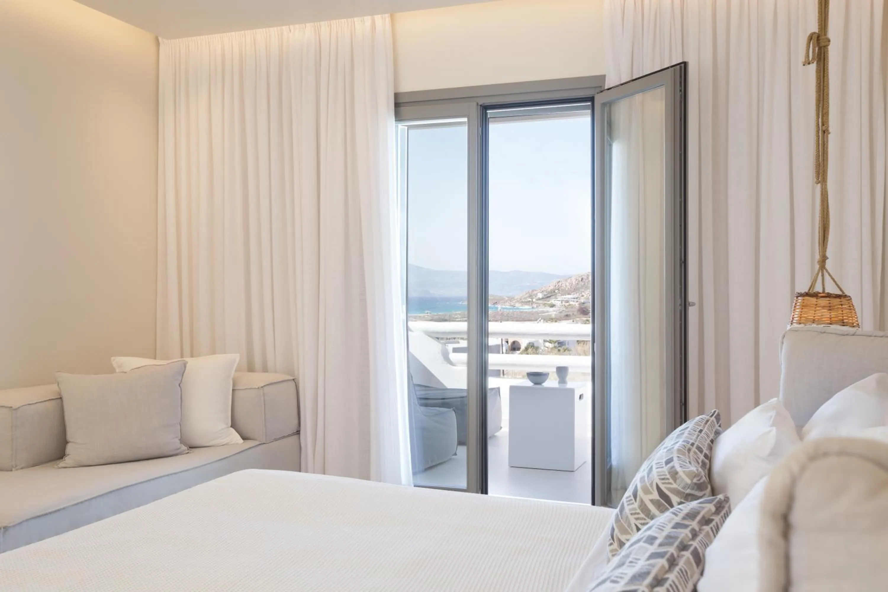 Balcony/Terrace, Bed in 18 Grapes Hotel