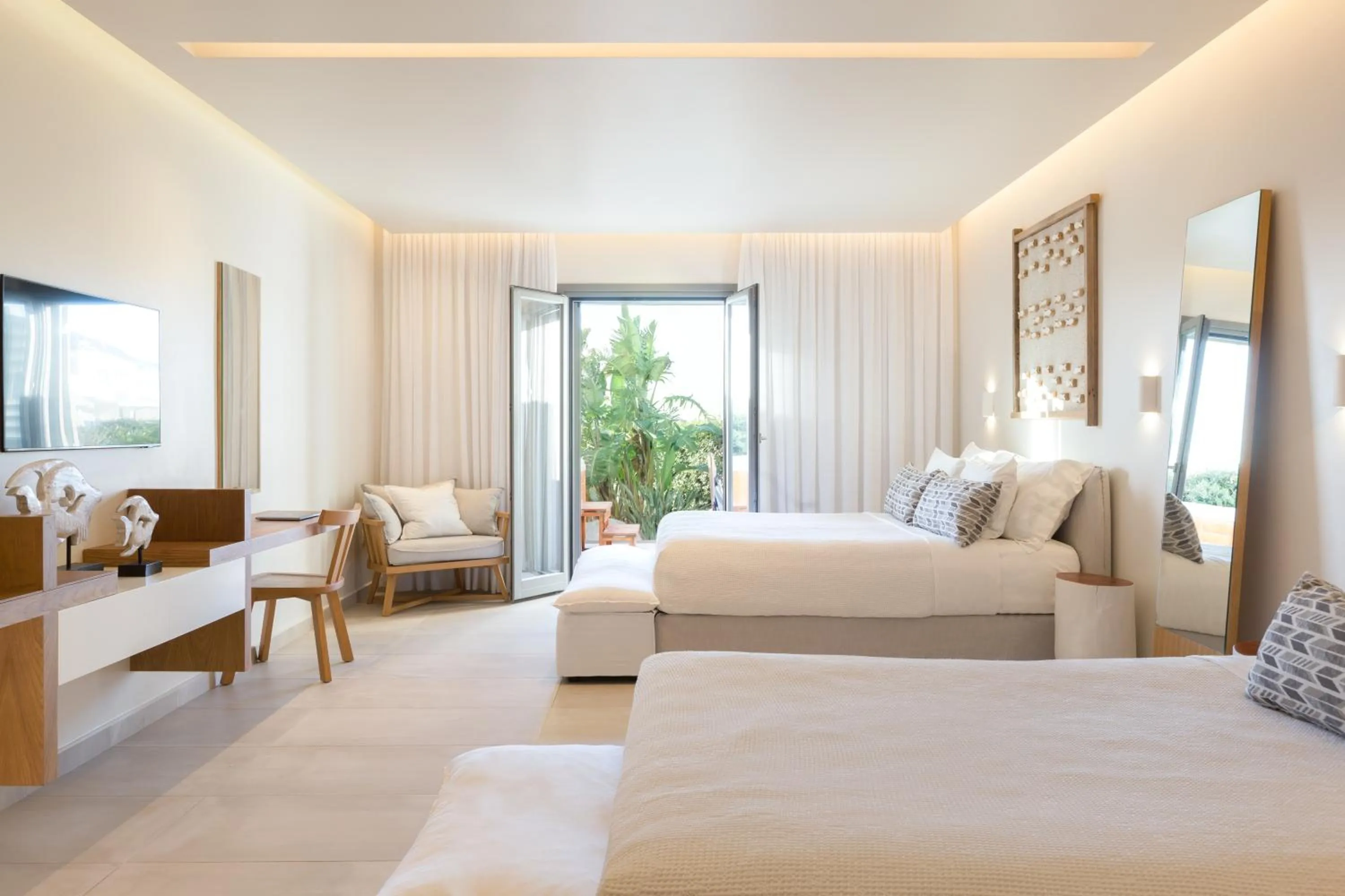 Photo of the whole room, Bed in 18 Grapes Hotel