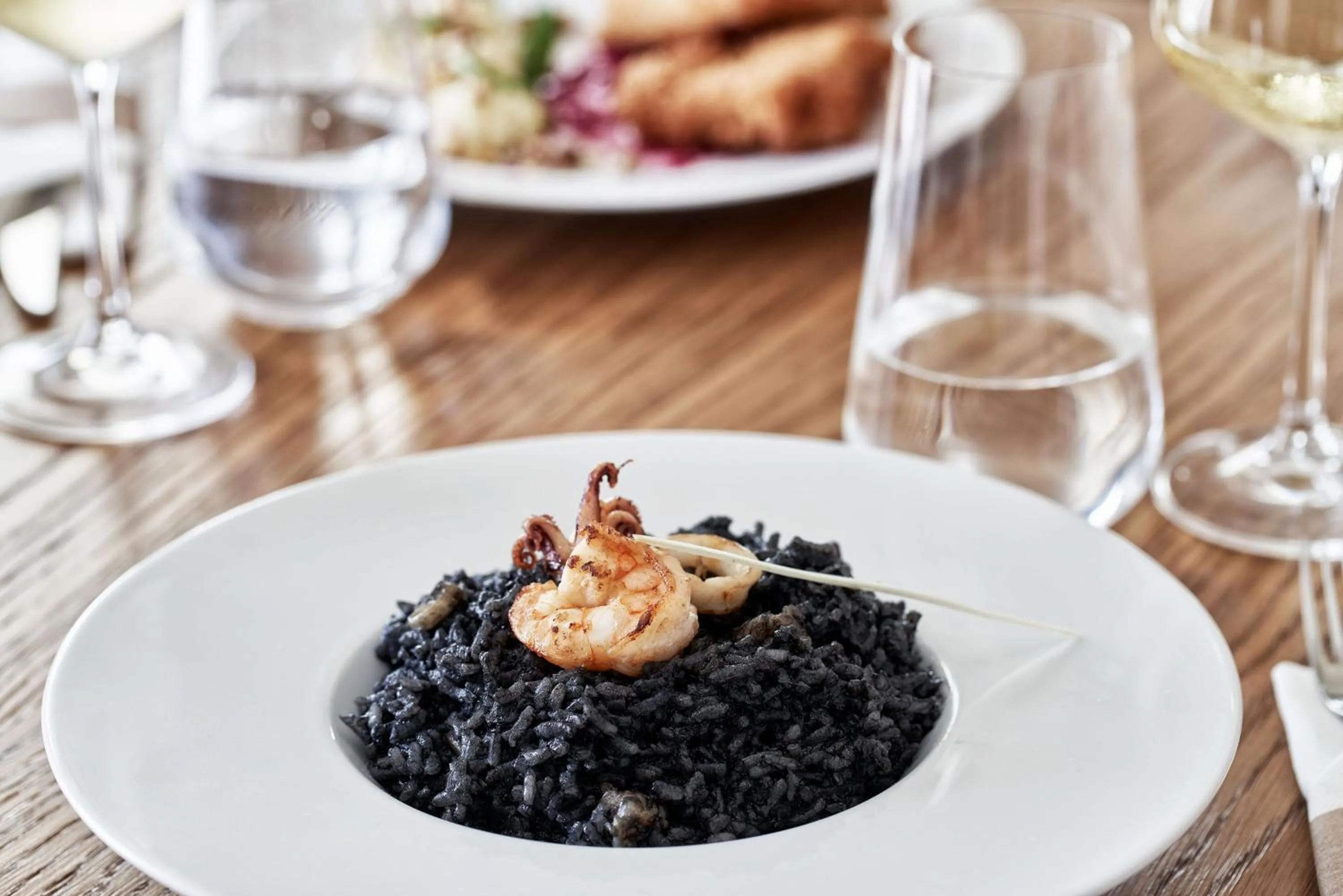 Restaurant/places to eat in 18 Grapes Hotel