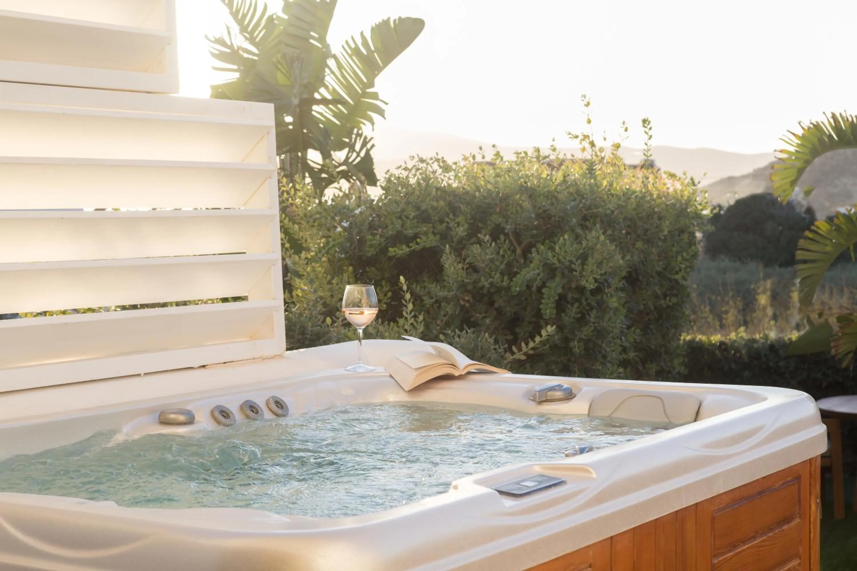 Hot Tub in 18 Grapes Hotel