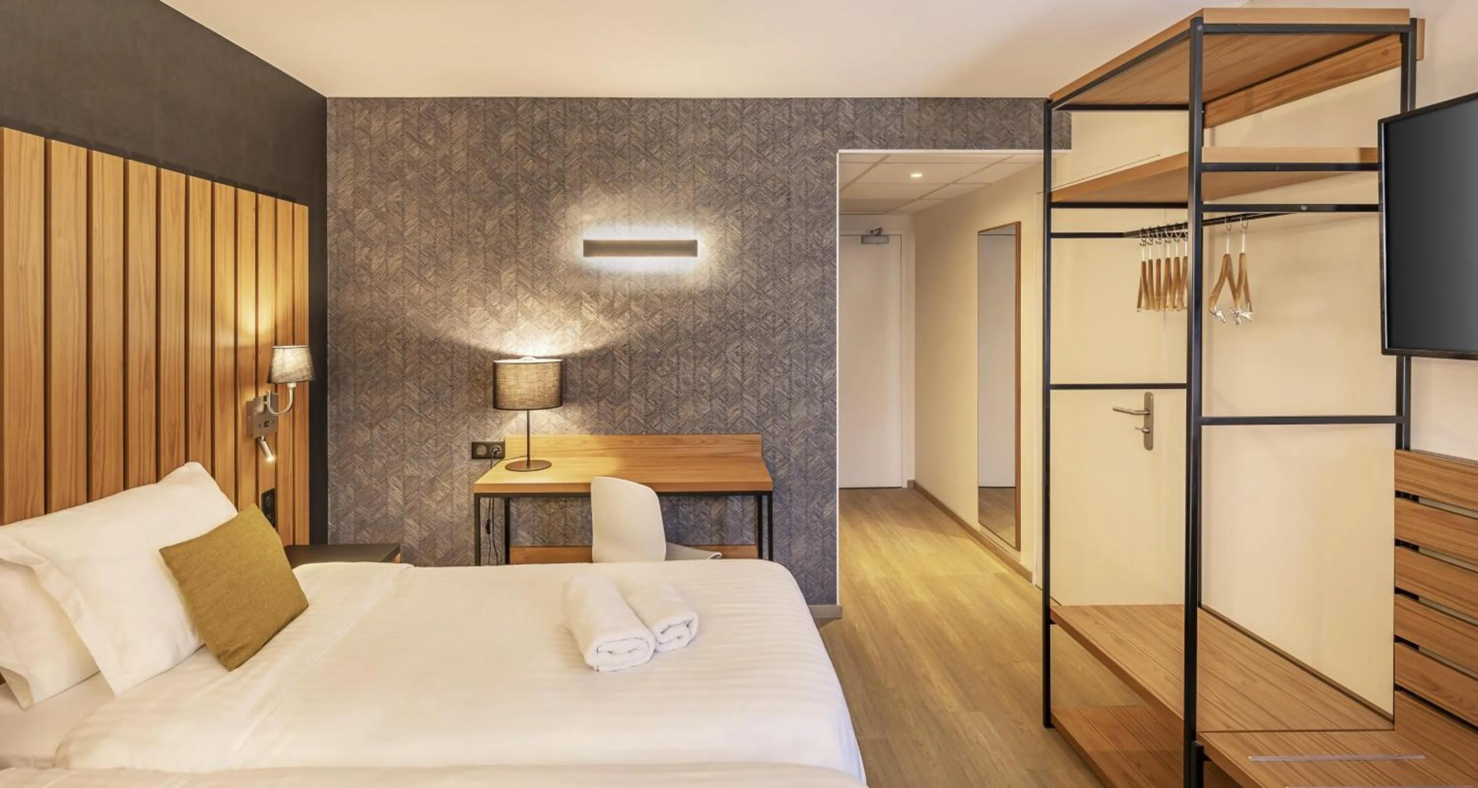 Bedroom, Bed in Best Western Côte des Sables Plouescat