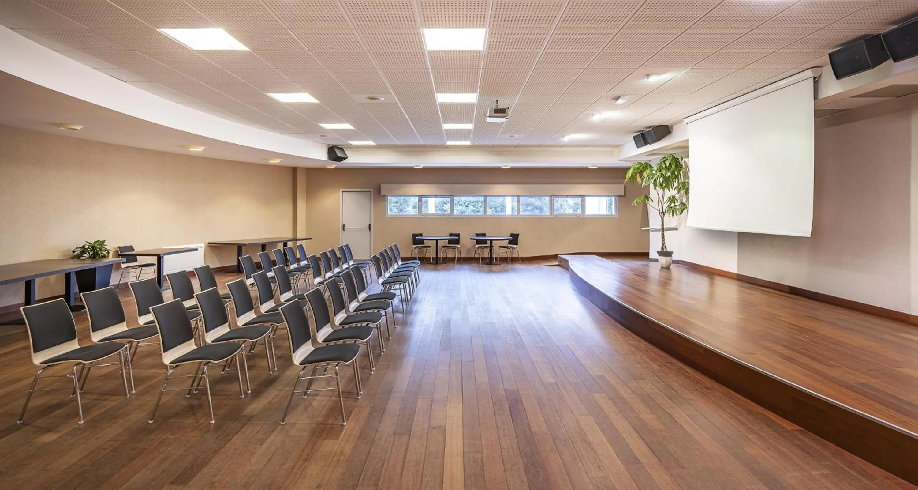 Meeting/conference room in Best Western Côte des Sables Plouescat