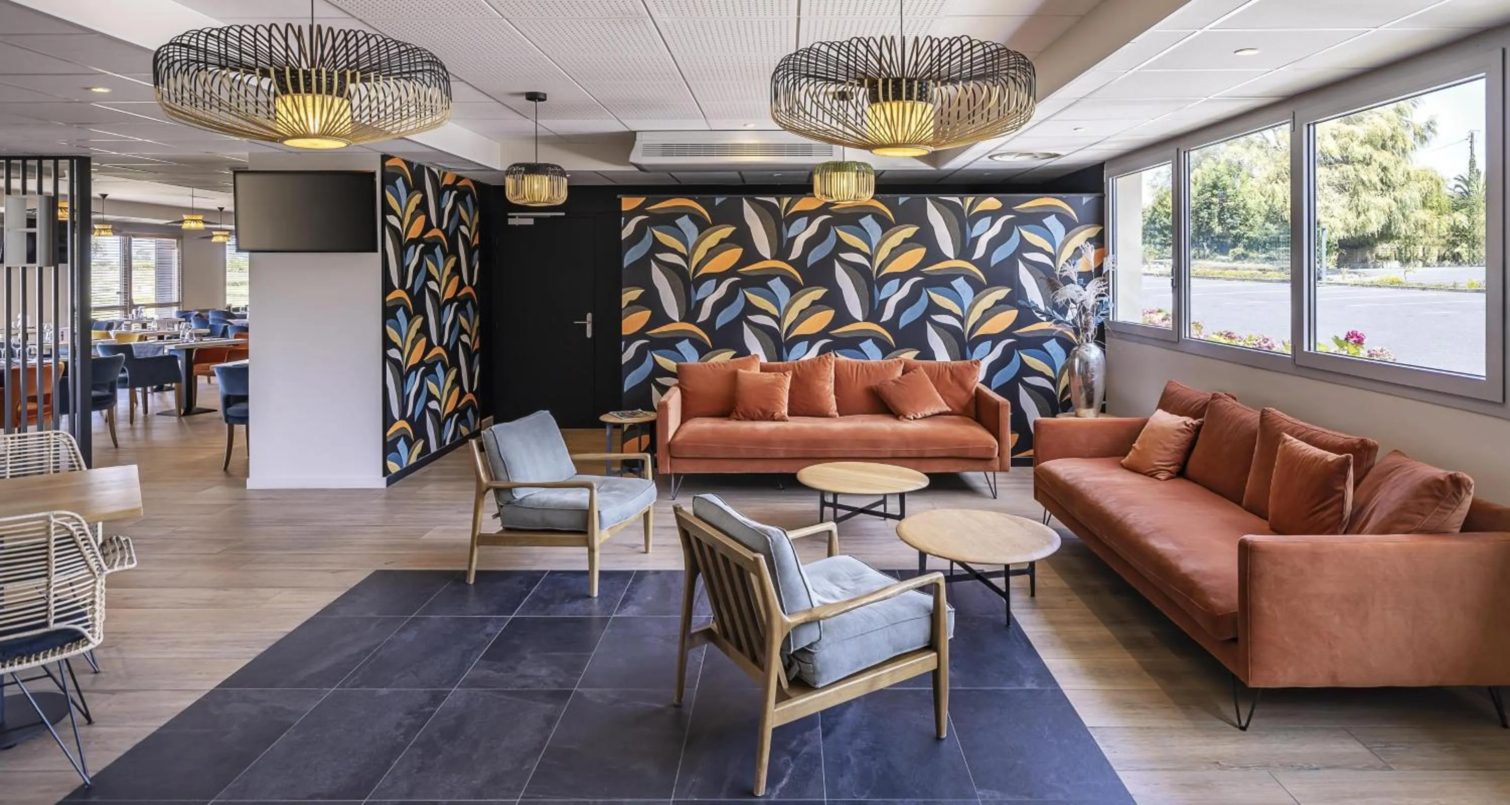 Lounge or bar in Best Western Côte des Sables Plouescat