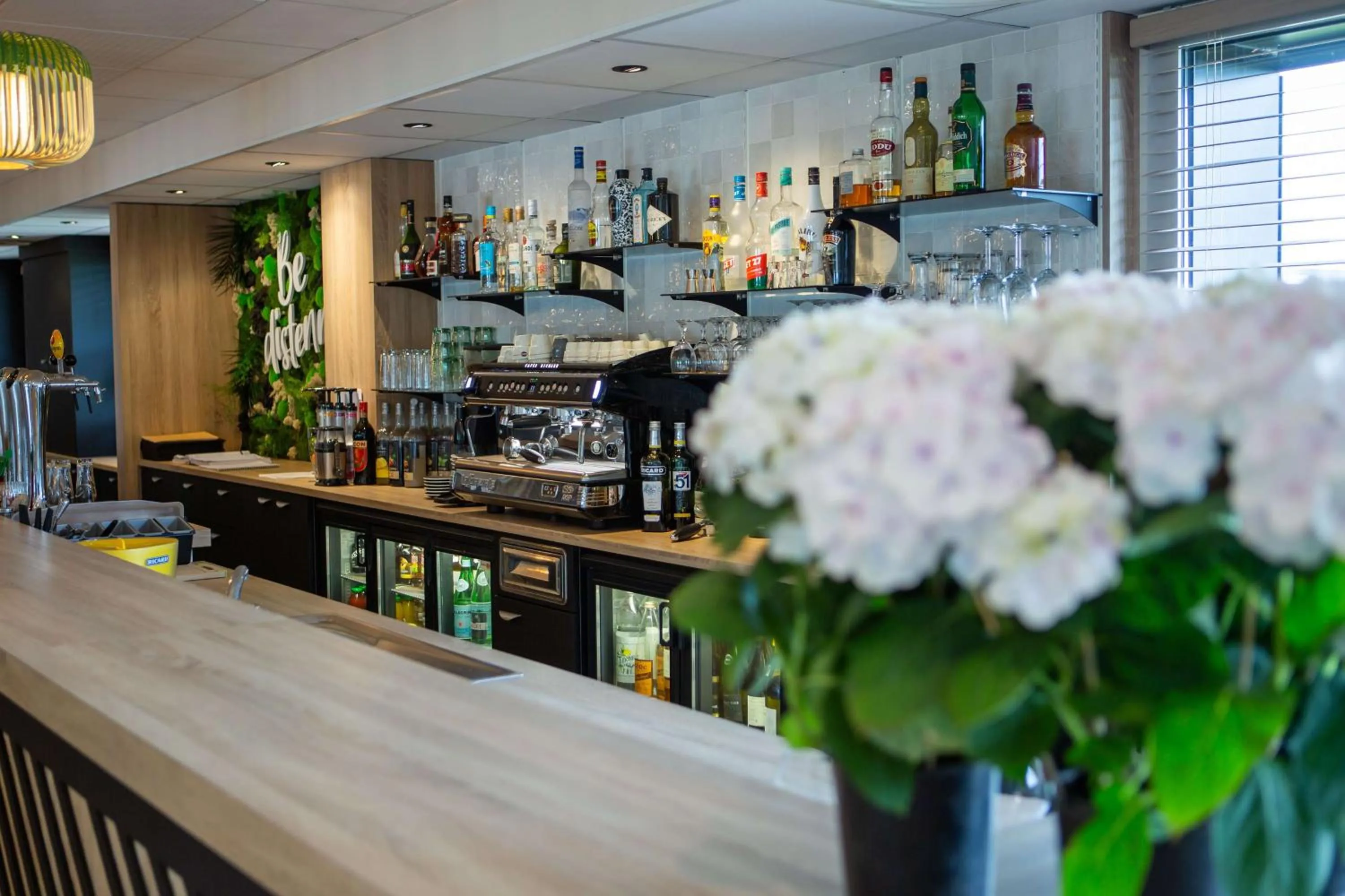 Lounge or bar in Brit Hotel & Spa Côte des Sables