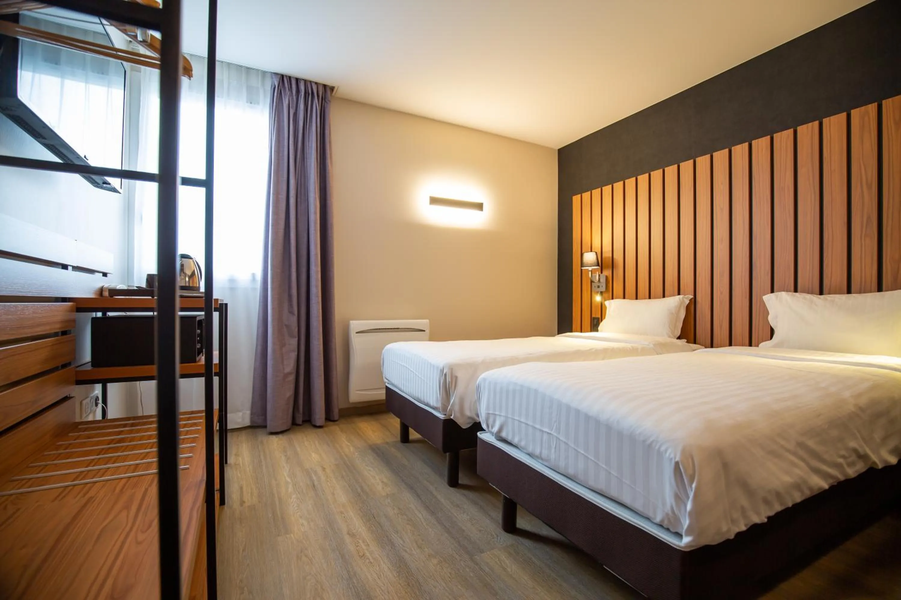 Bed in Best Western Côte des Sables Plouescat