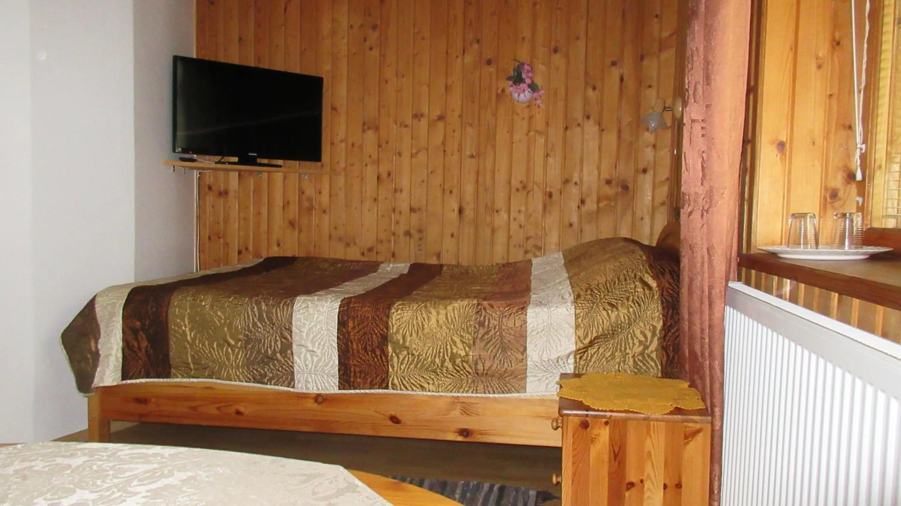 Bed in Nepi Hotell