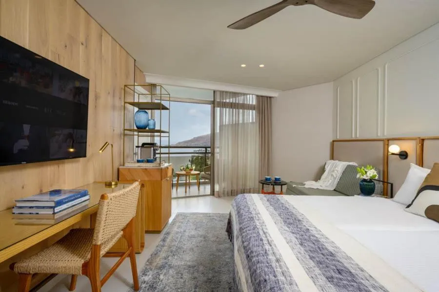 Living room, Bed in Leonardo Plaza Hotel Tiberias