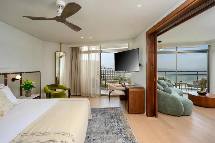 TV and multimedia, Bed in Leonardo Plaza Hotel Tiberias