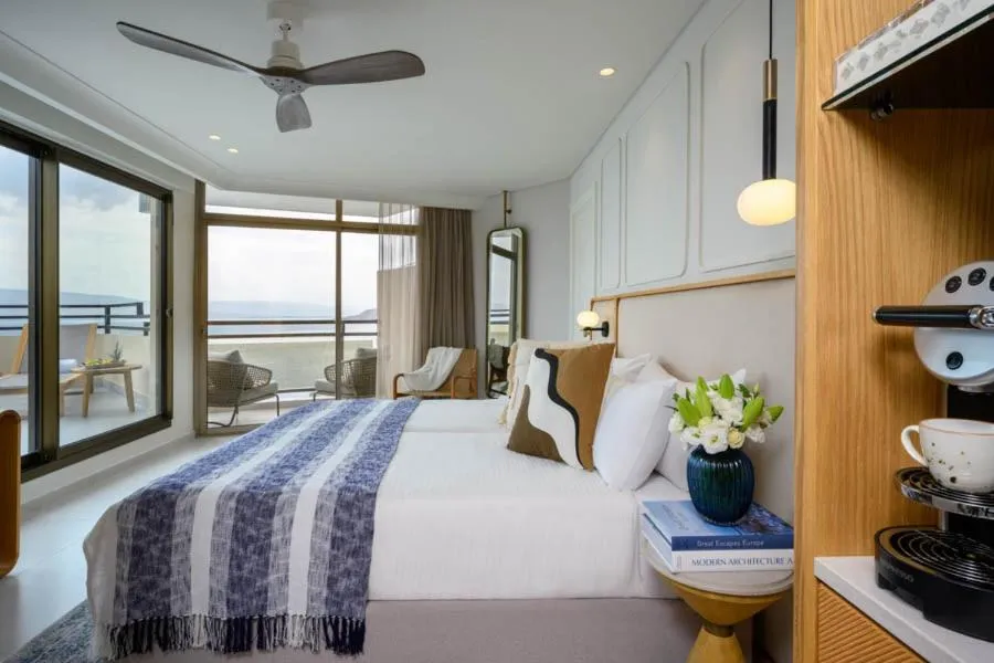 Bedroom, Bed in Leonardo Plaza Hotel Tiberias