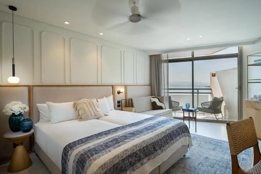 Living room, Bed in Leonardo Plaza Hotel Tiberias