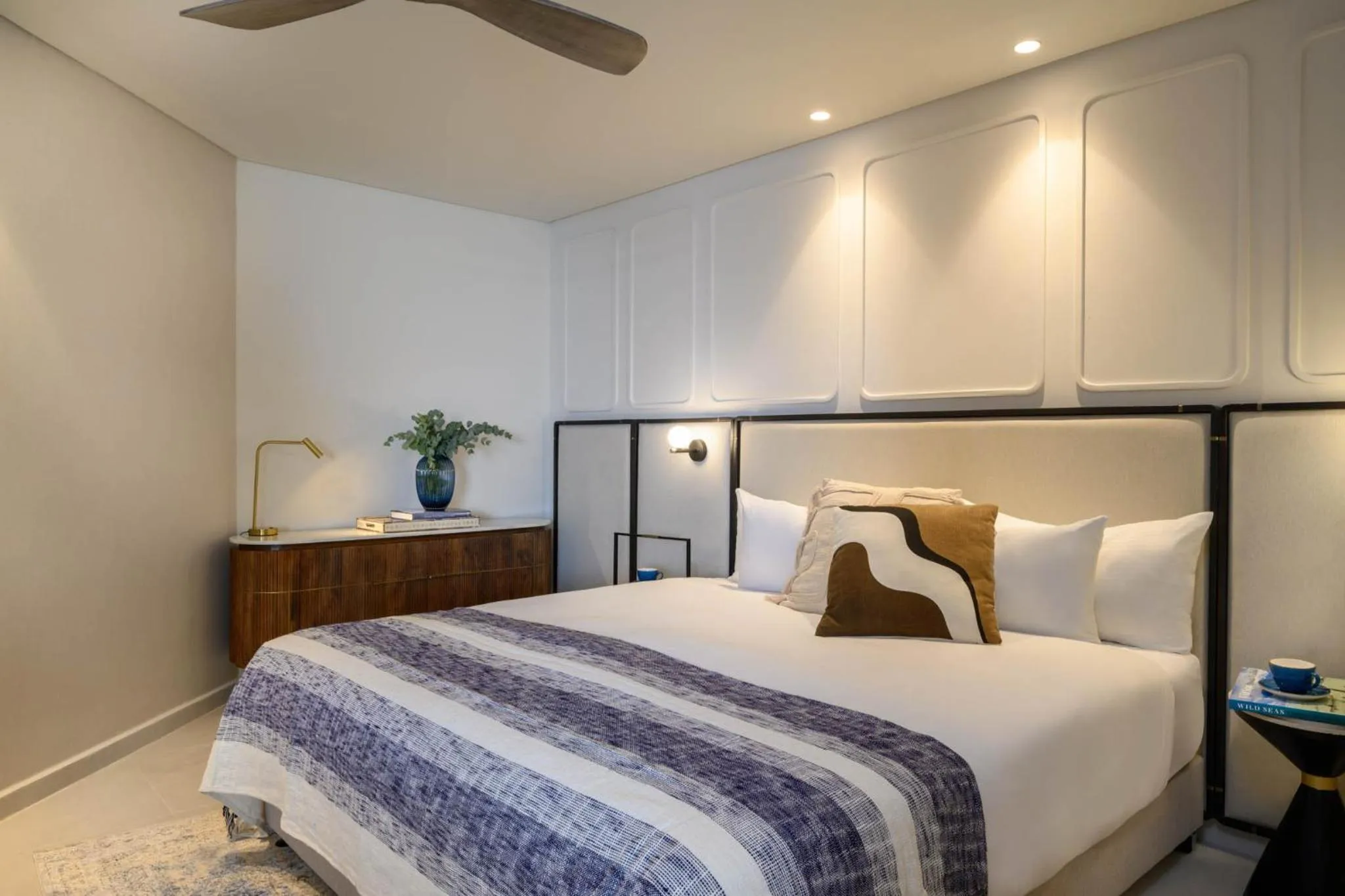 Bedroom, Bed in Leonardo Plaza Hotel Tiberias