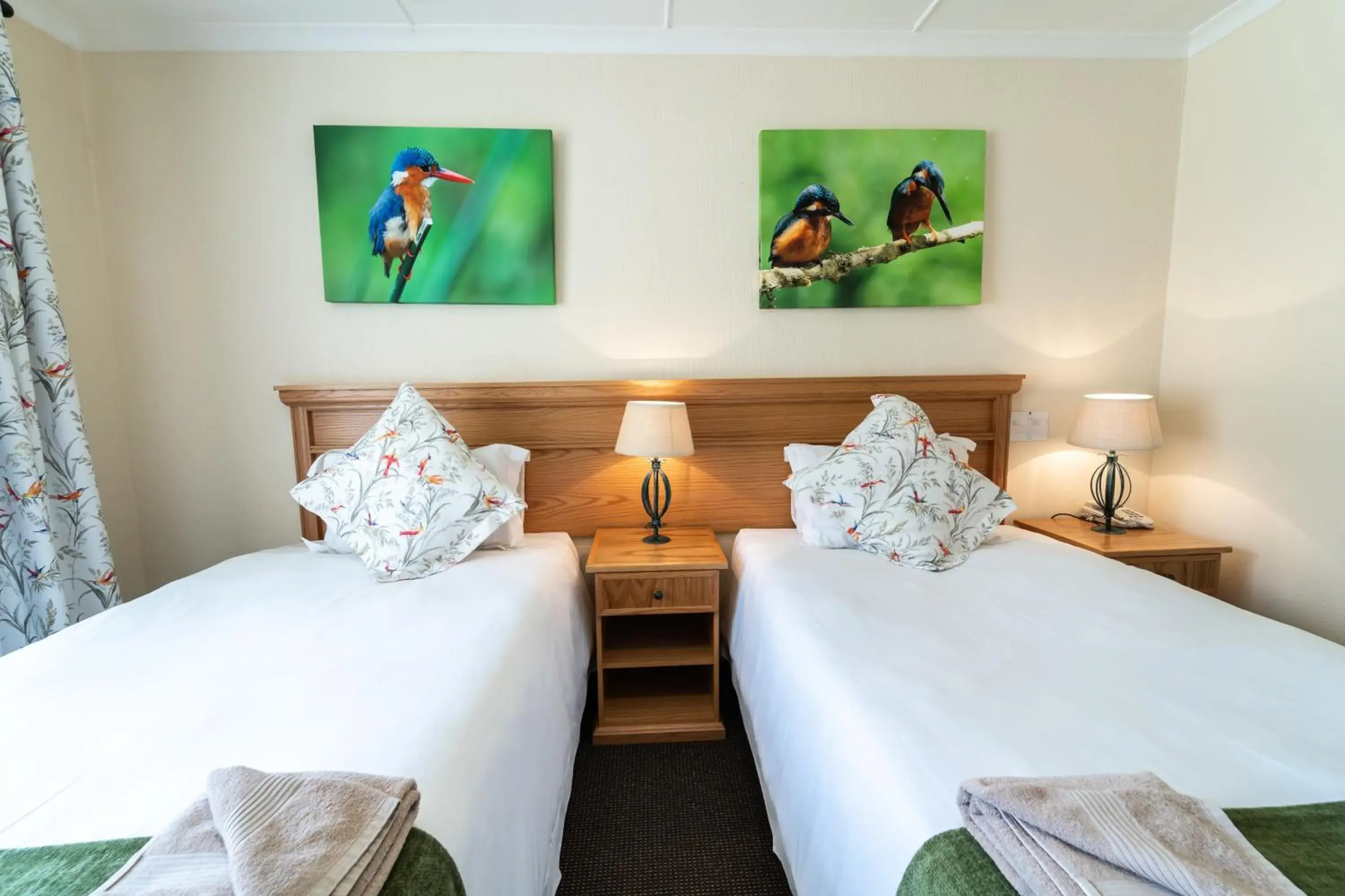 Kingfisher - single occupancy - Standard Twin Room in Gooderson Drakensberg Gardens Golf & Spa Resort Kingfisher - single occupancy - Standard Twin Room in Gooderson Drakensberg Gardens Golf & Spa Resort