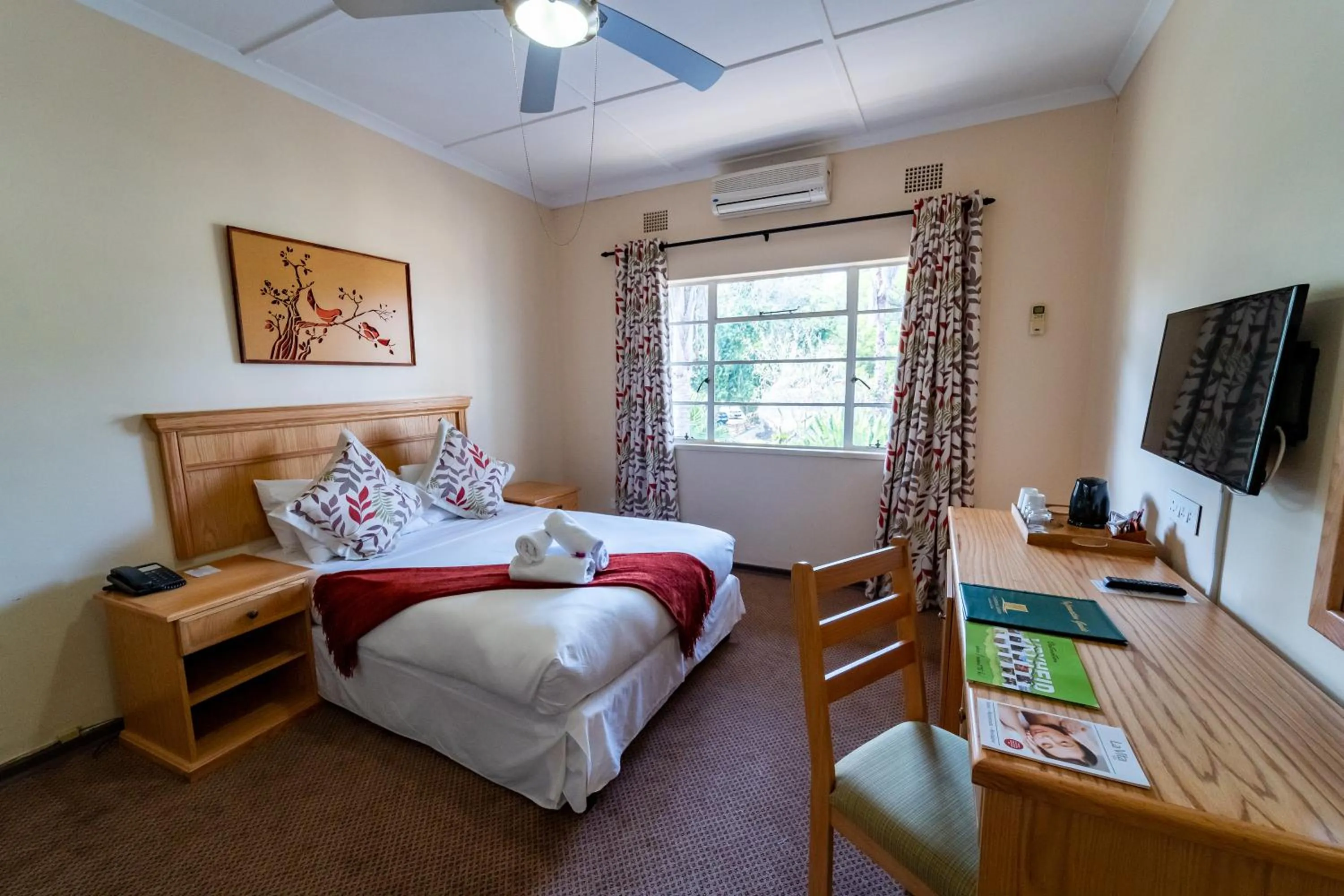 Bedroom, Bed in Gooderson Natal Spa Hot Springs Resort