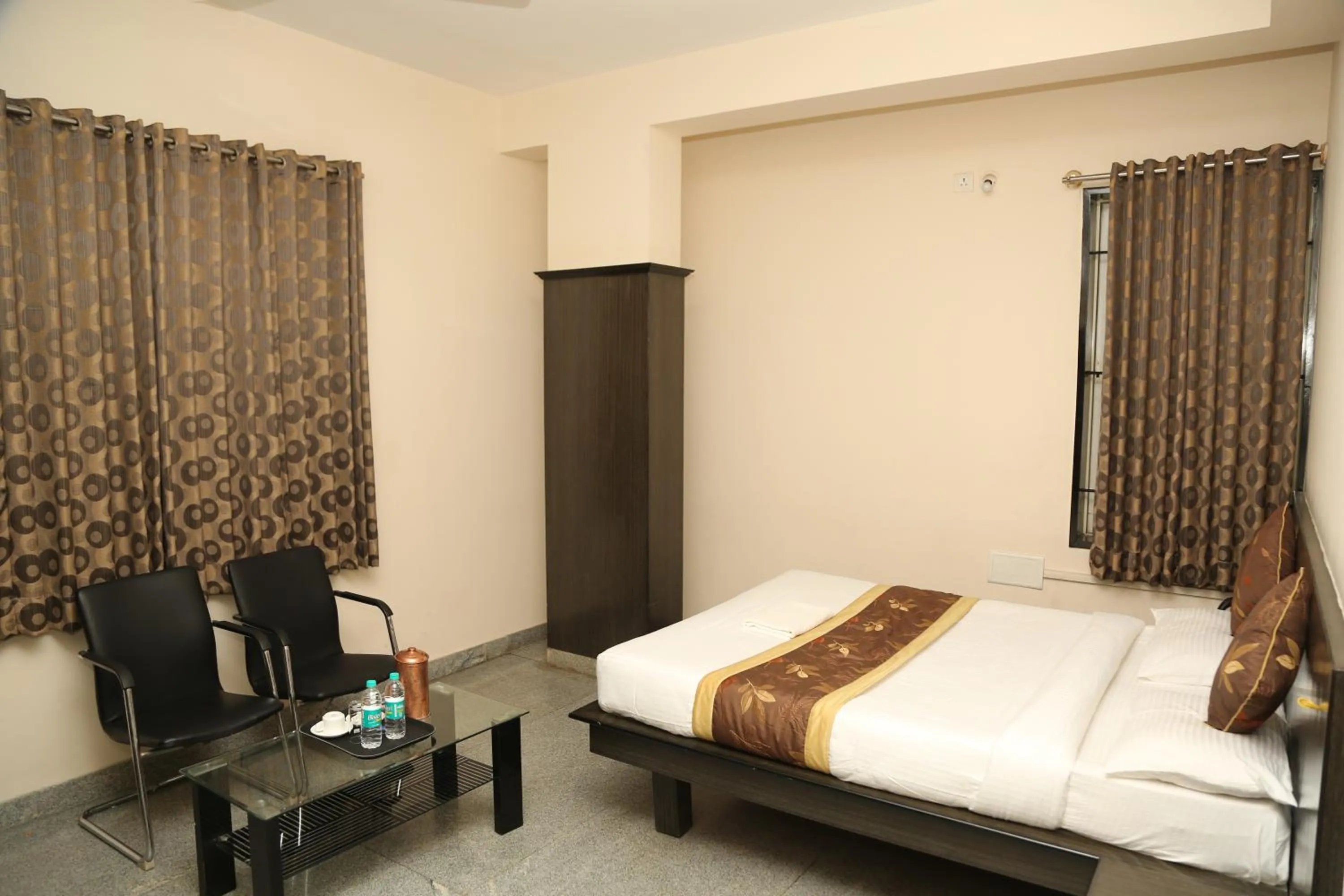 Photo of the whole room in Soundarya Hotel