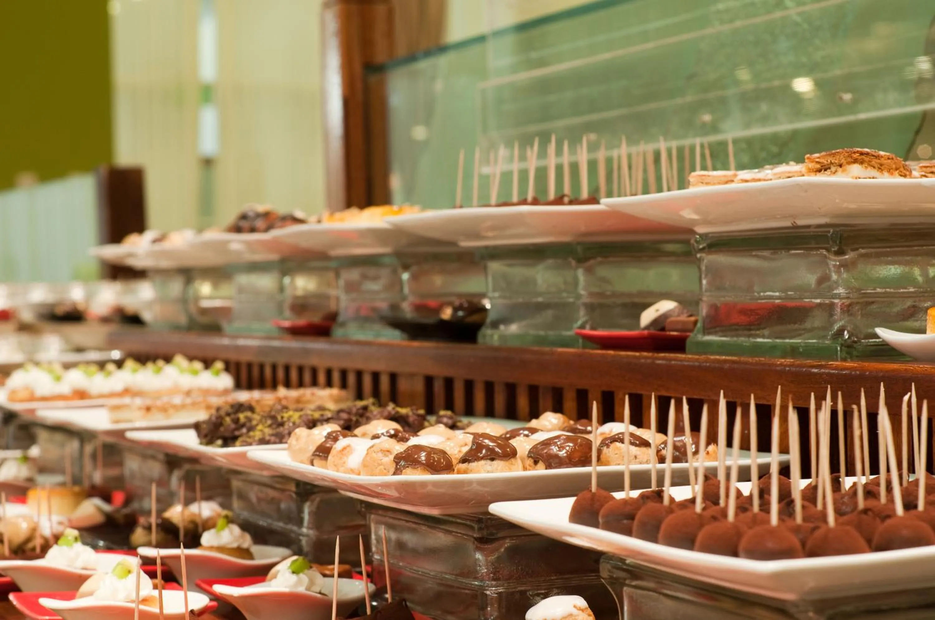 Restaurant/places to eat in Leonardo Plaza Hotel Eilat