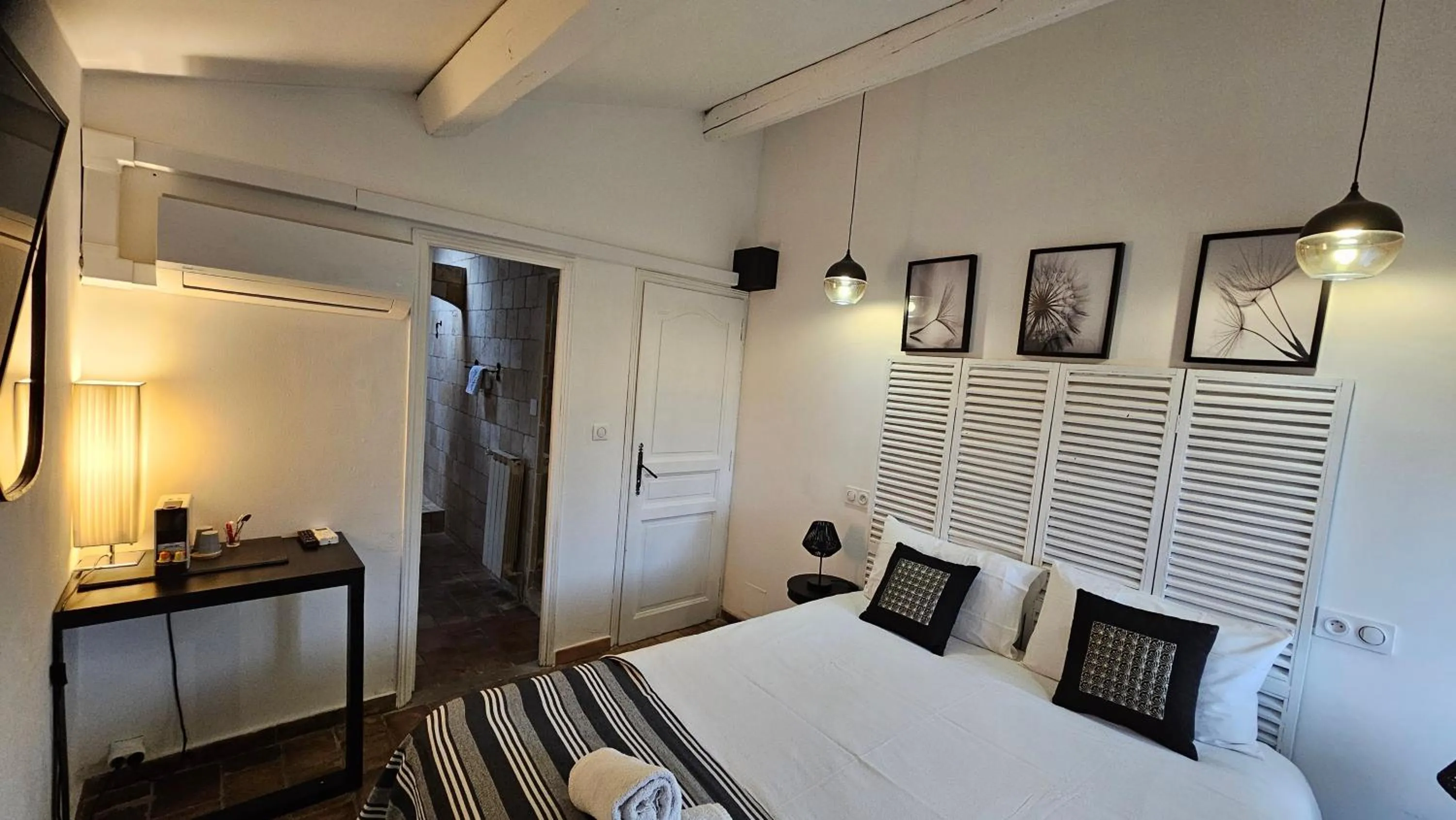 Bed in Mas au Cœur de La Provence & SPA