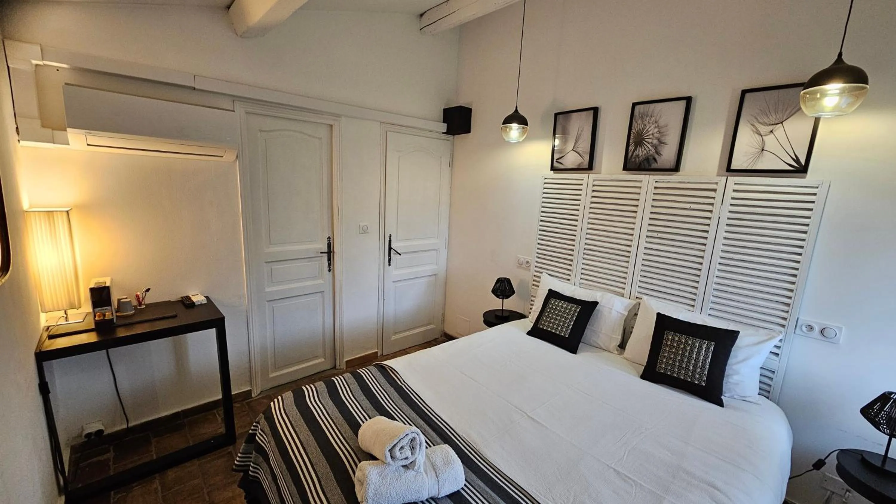 Bed in Mas au Cœur de La Provence & SPA