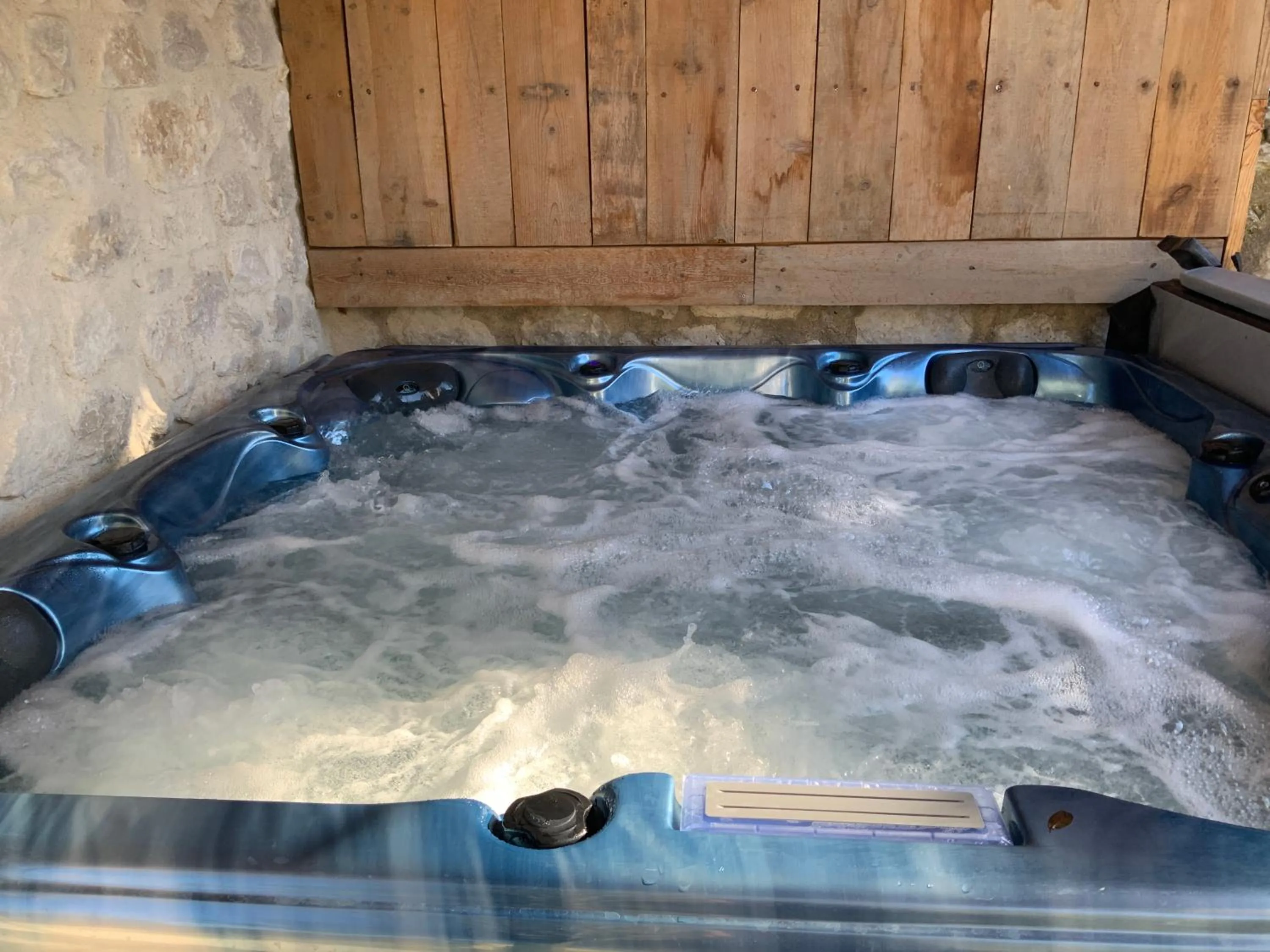 Hot Tub in Mas au Cœur de La Provence & SPA