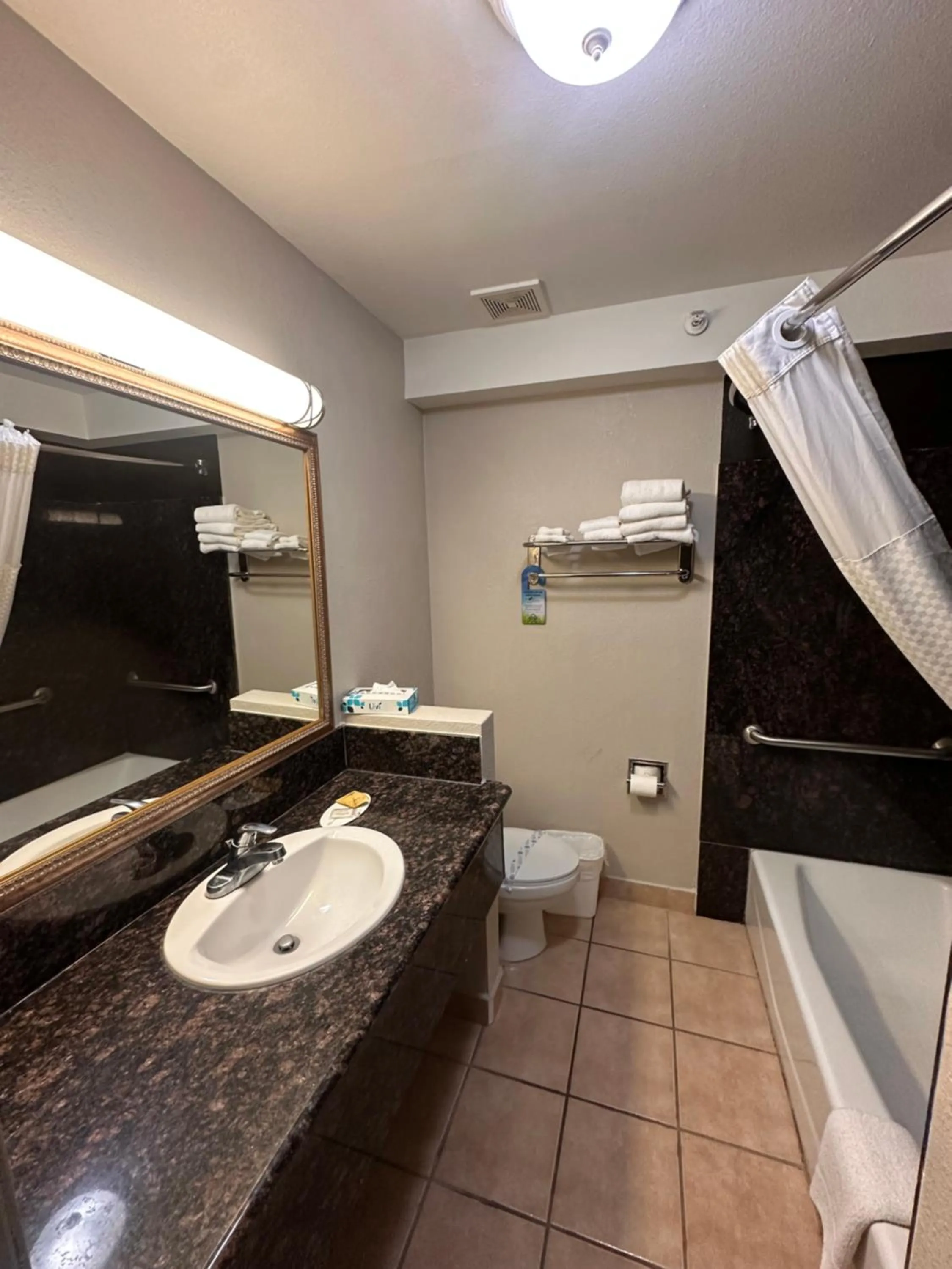 Days Inn & Suites by Wyndham Artesia