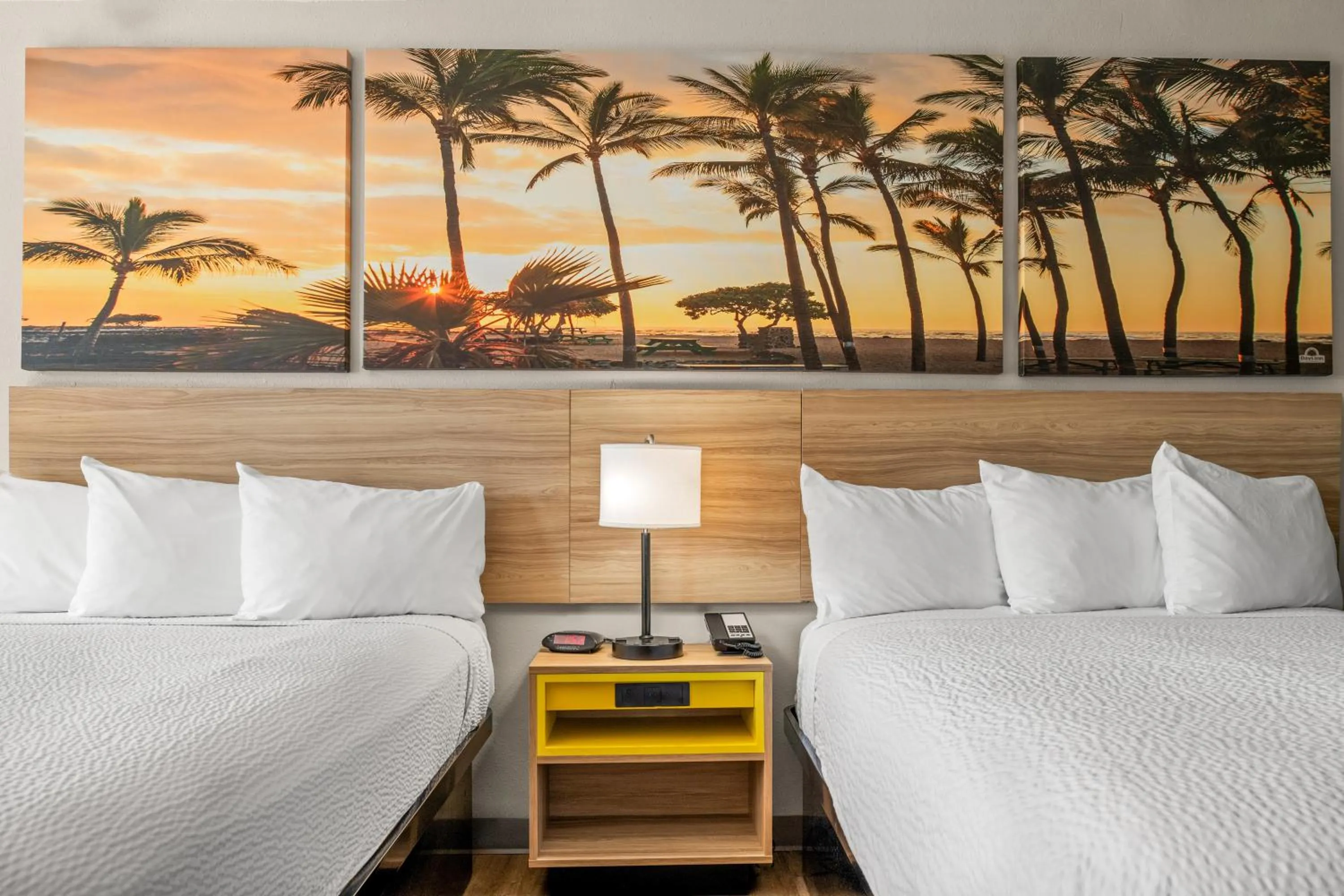 Bed in Days Inn & Suites by Wyndham Artesia