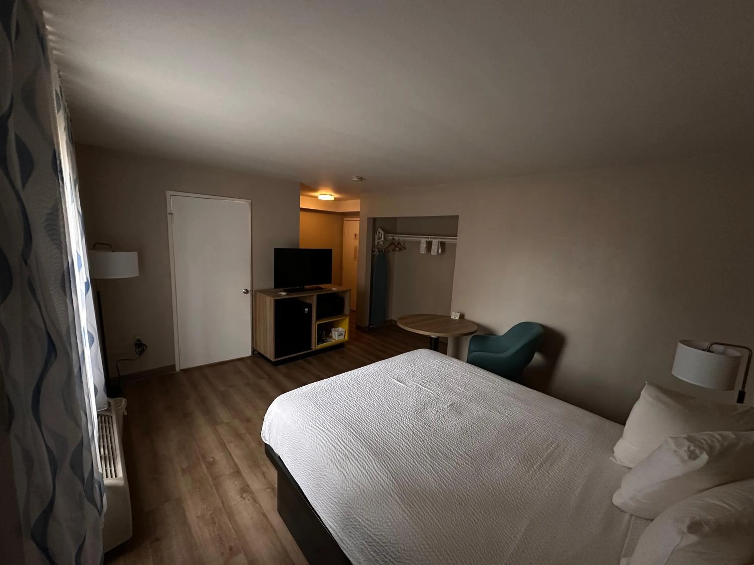 Bed in Days Inn & Suites by Wyndham Artesia