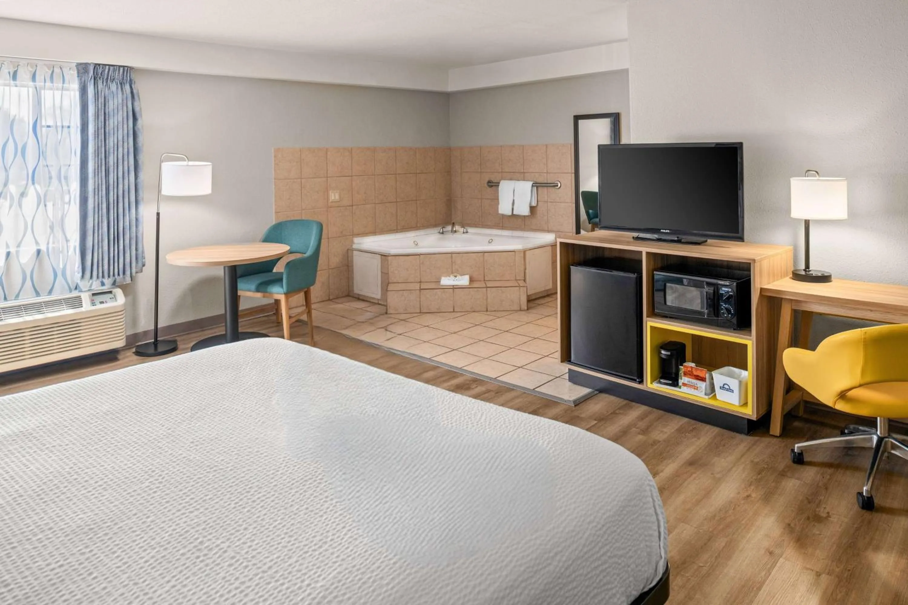 Photo of the whole room, Bed in Days Inn & Suites by Wyndham Artesia