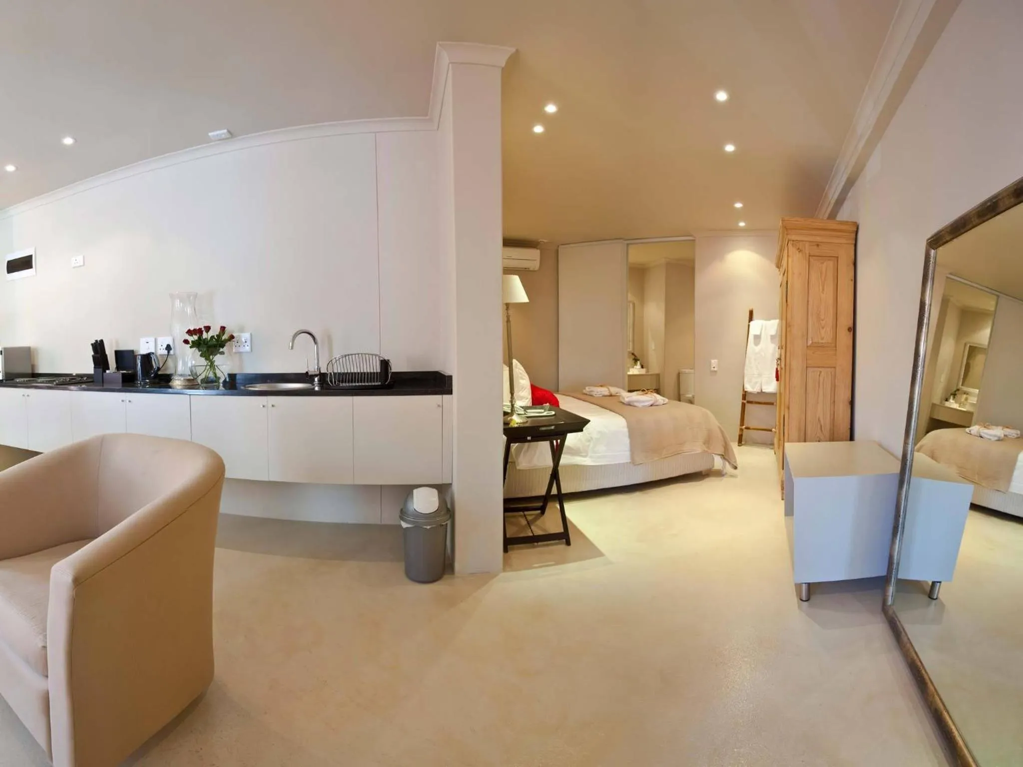 Photo of the whole room, Bed in Rouge on Rose Boutique Hotel