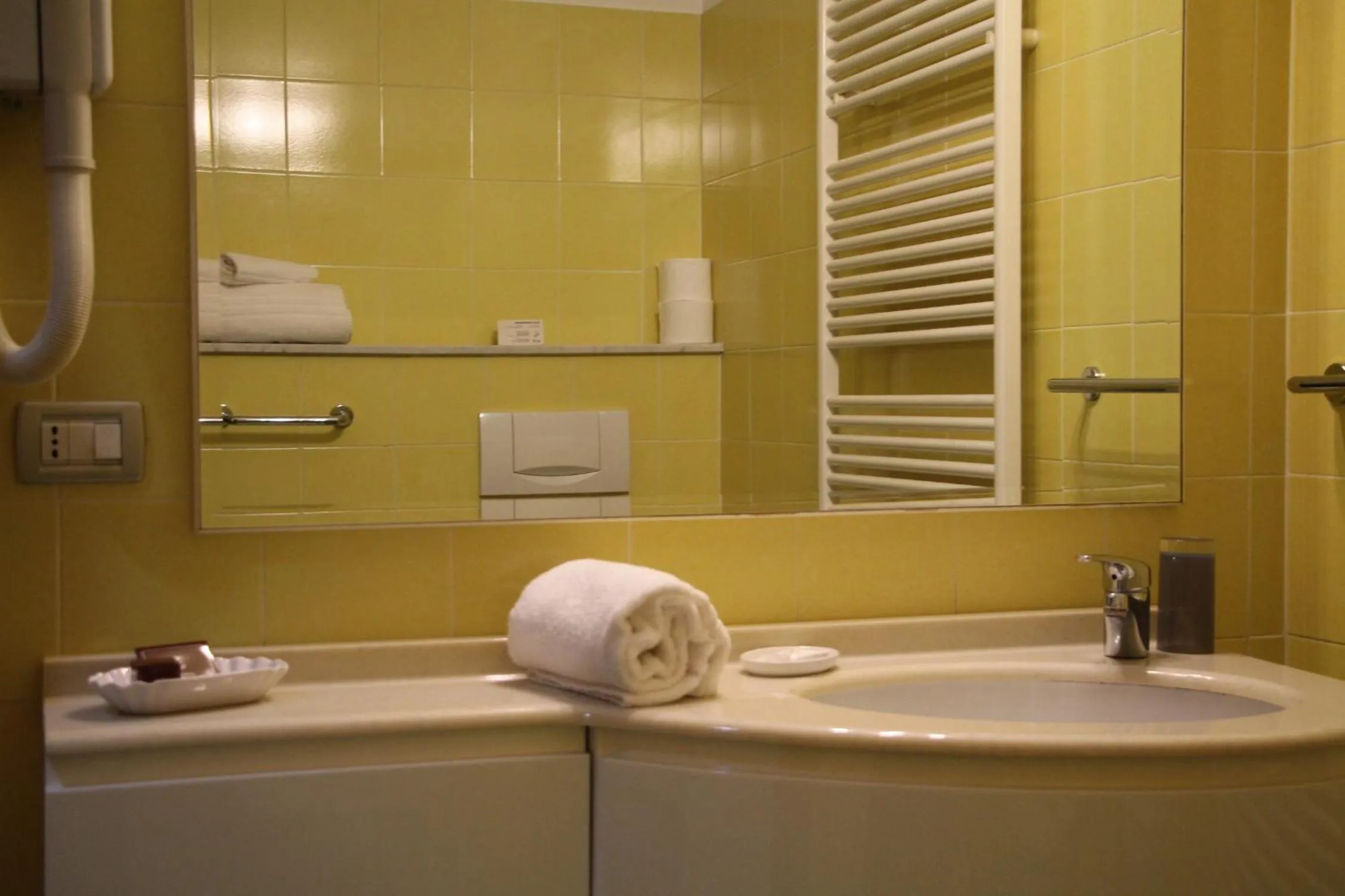 Bathroom in Hotel Matteotti