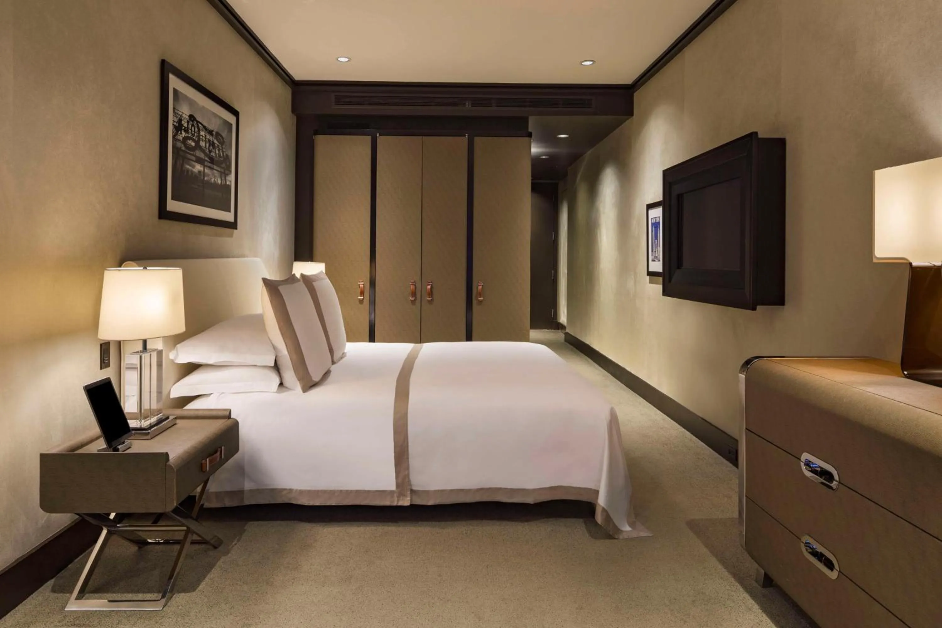 Bedroom, Bed in The Chatwal, The Unbound Collection by Hyatt