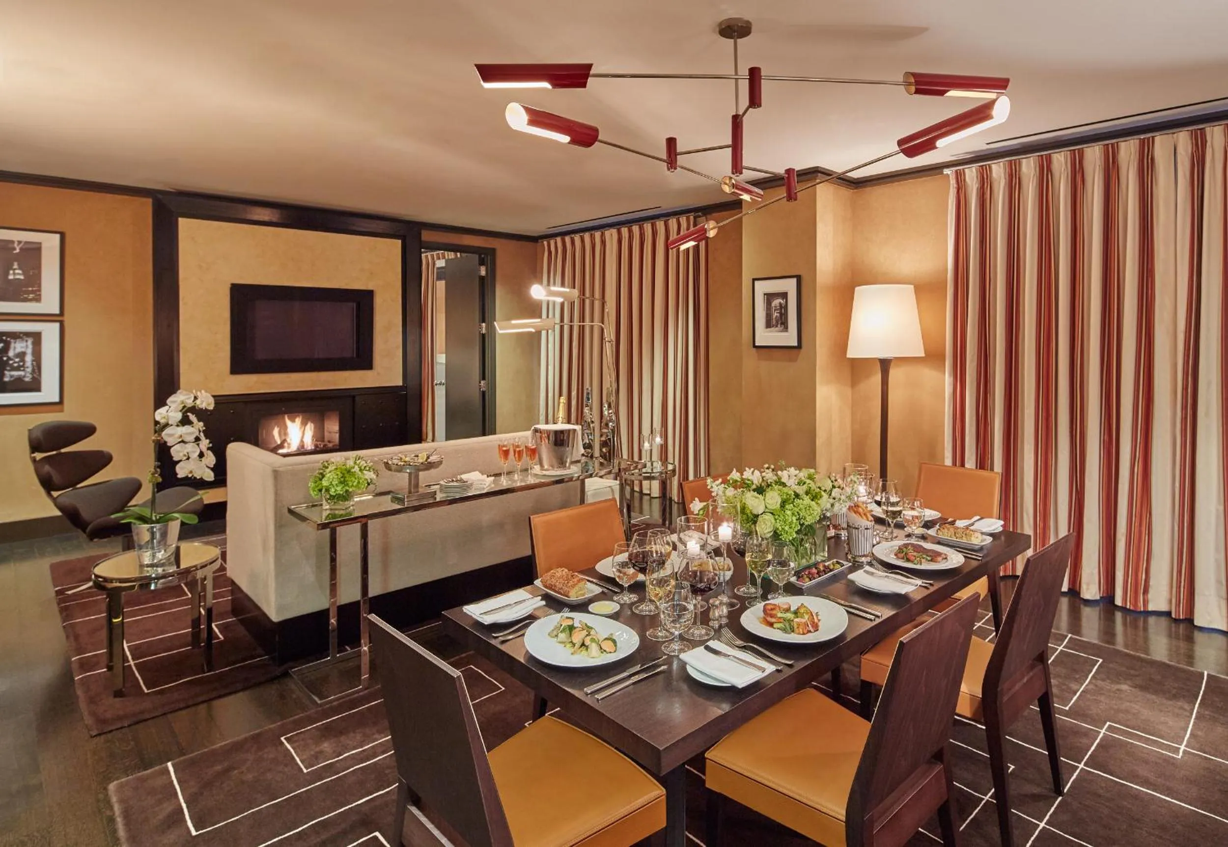 Dining area in The Chatwal, The Unbound Collection by Hyatt