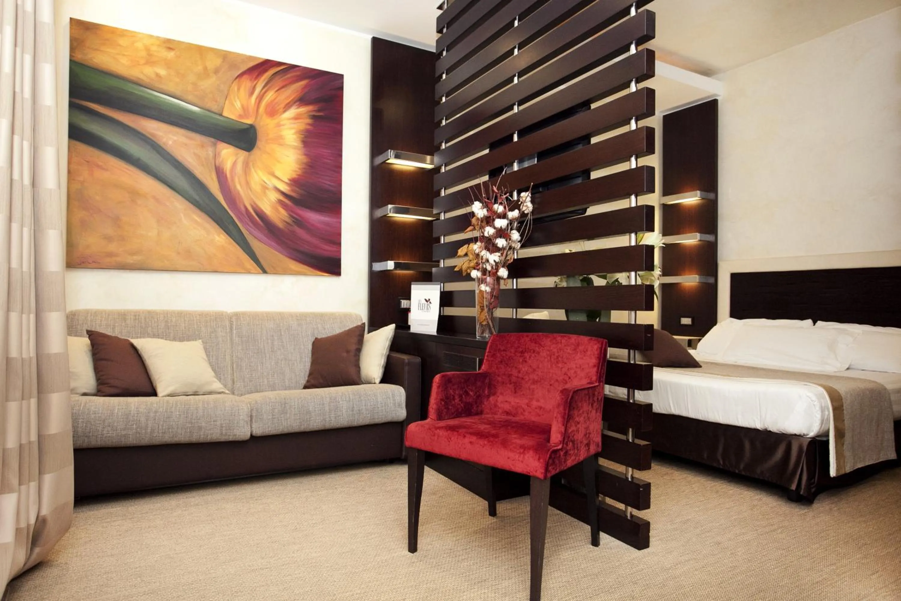 Photo of the whole room in Les Fleurs Luxury House