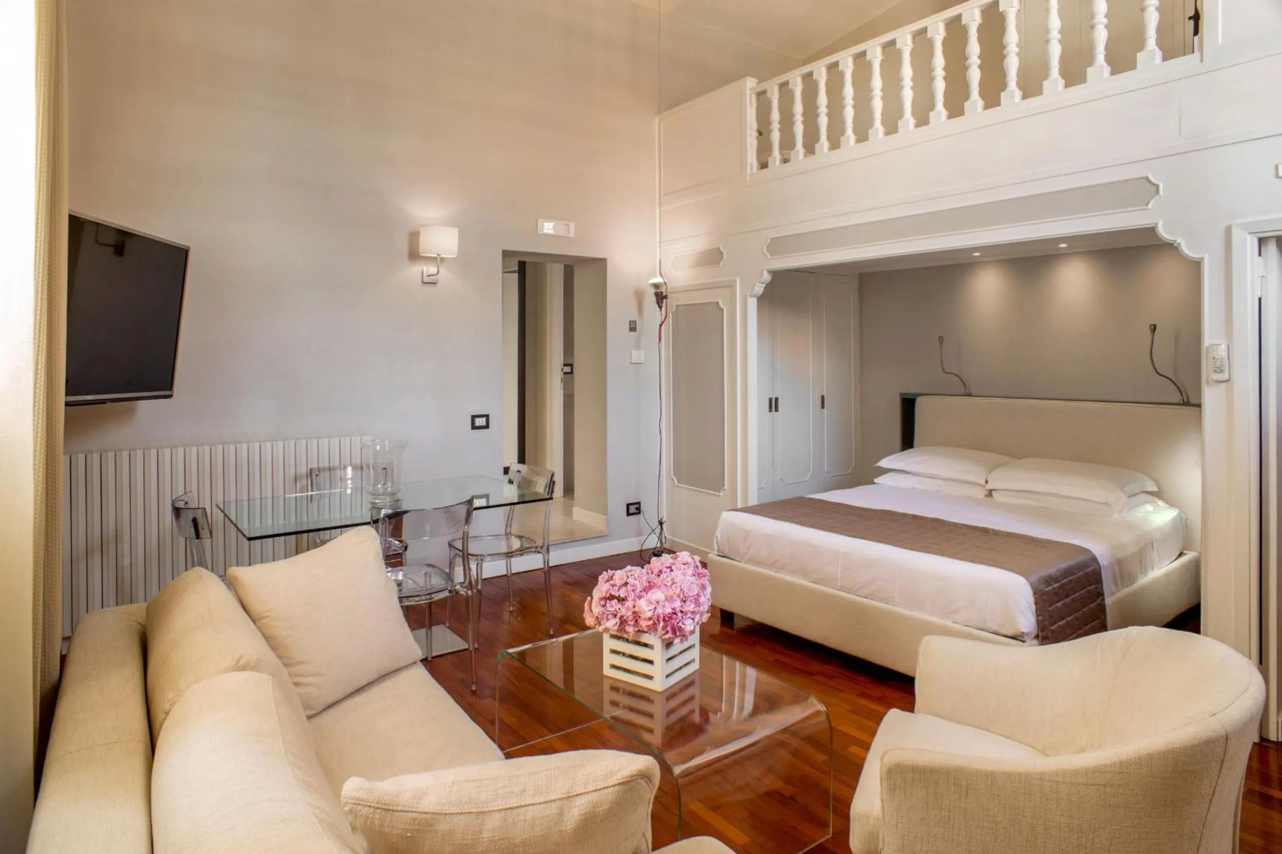 Photo of the whole room in Les Fleurs Luxury House