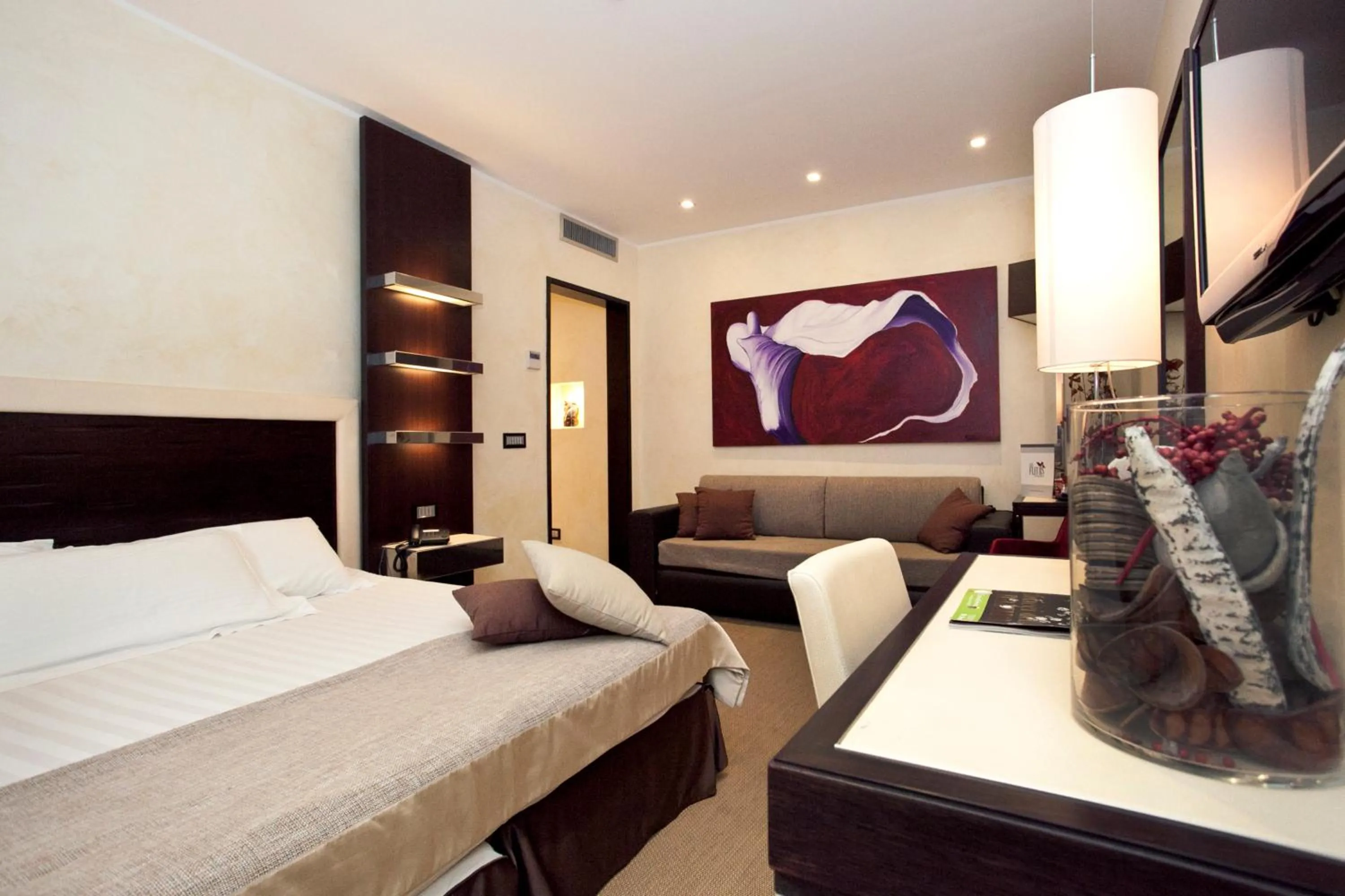 Photo of the whole room in Les Fleurs Luxury House