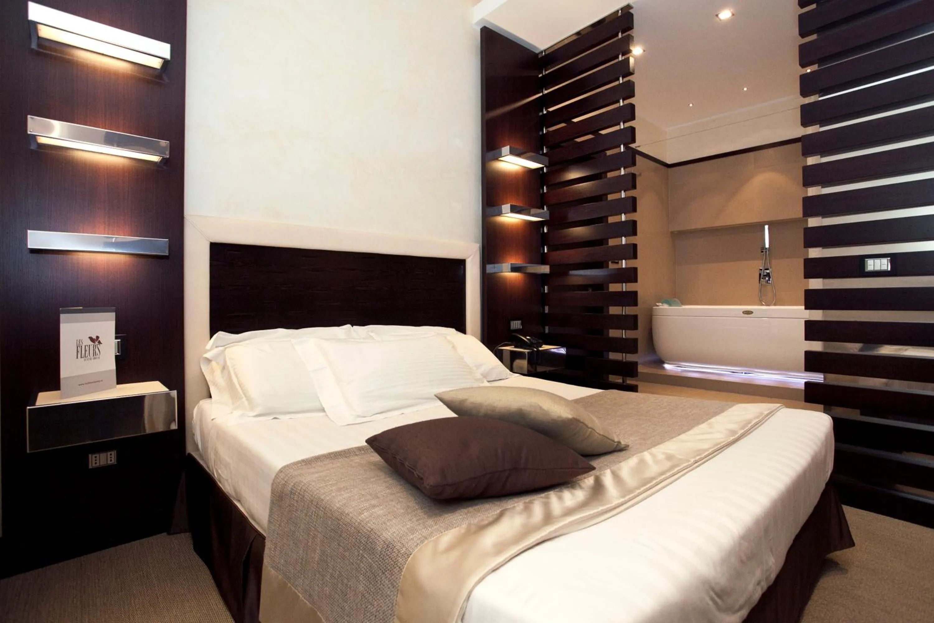 Photo of the whole room in Les Fleurs Luxury House